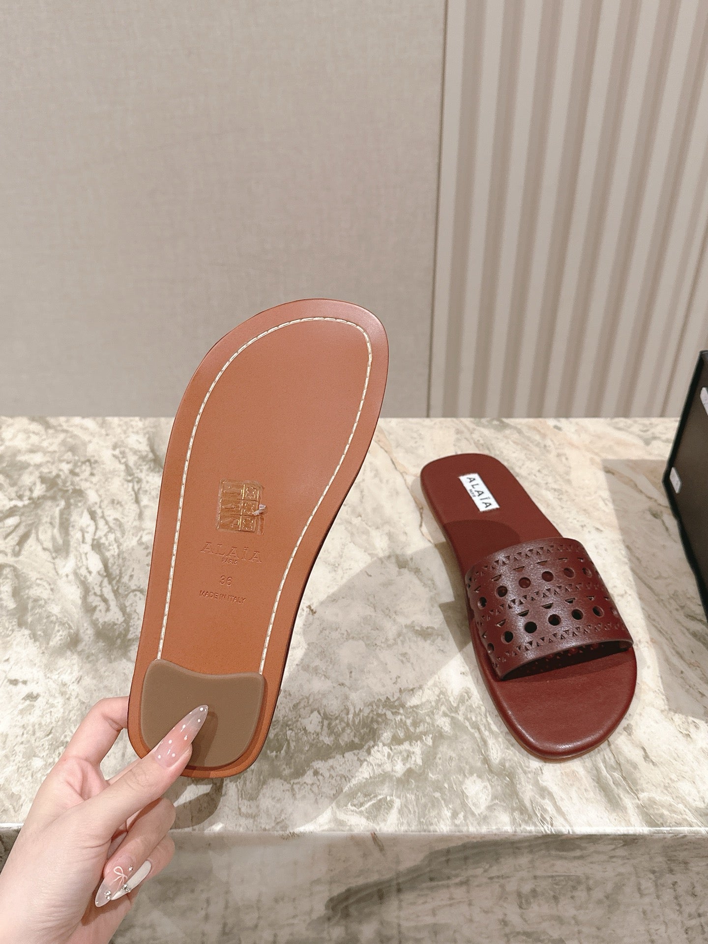 Alaia 2025 Hollow Slippers Red Leather 293654
