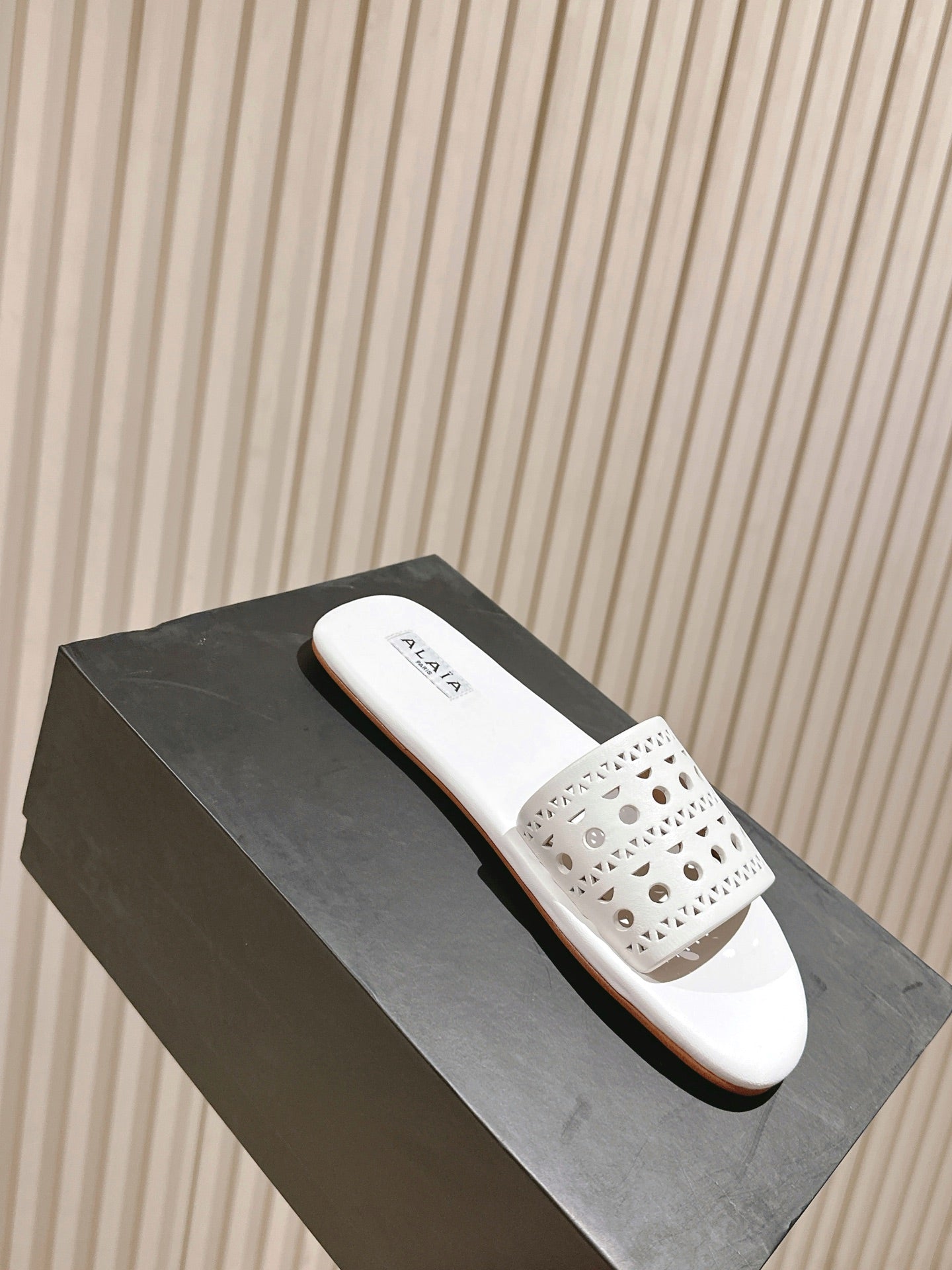 Alaia 2025 Hollow Slippers White Leather 293655