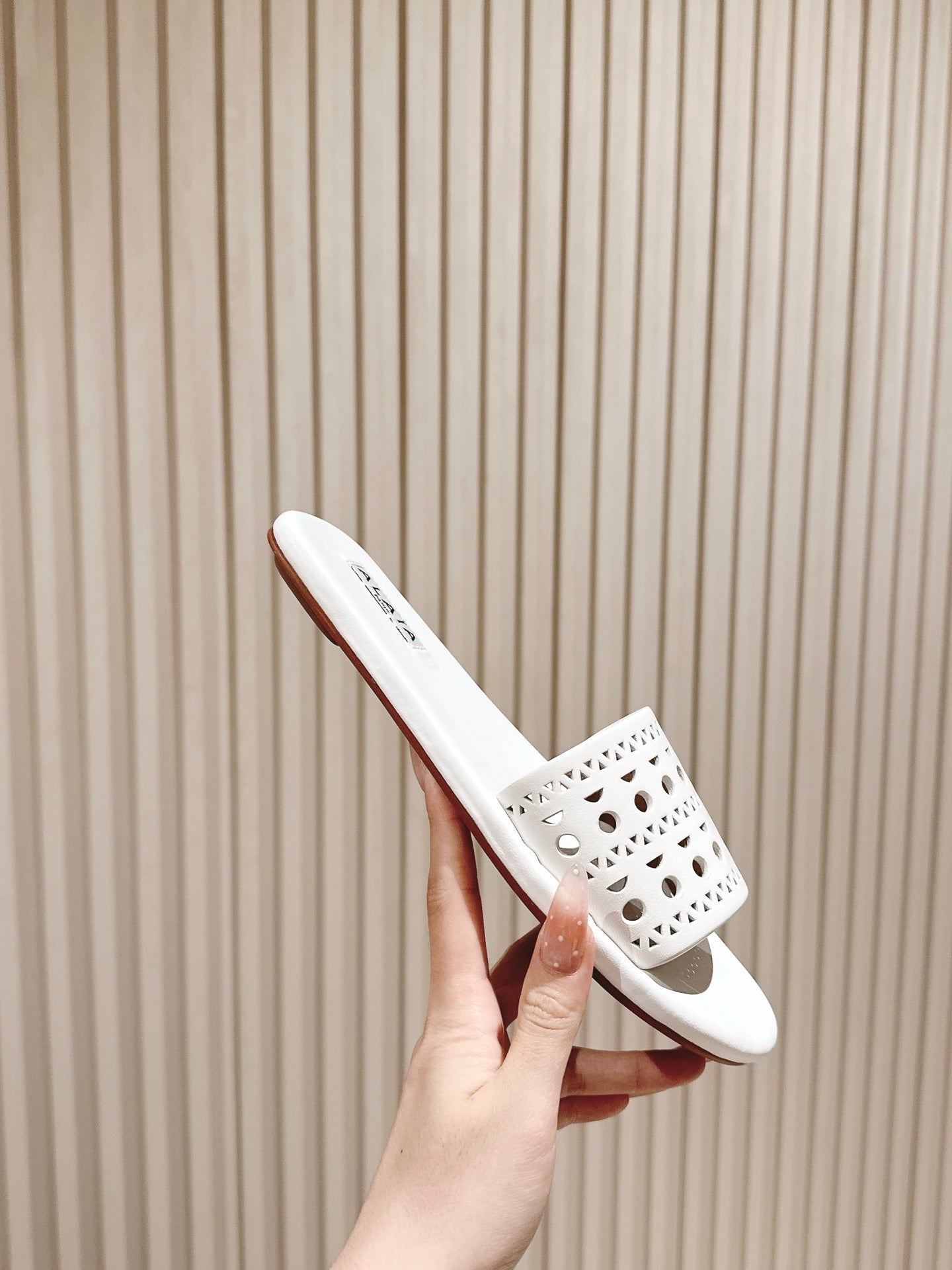 Alaia 2025 Hollow Slippers White Leather 293655