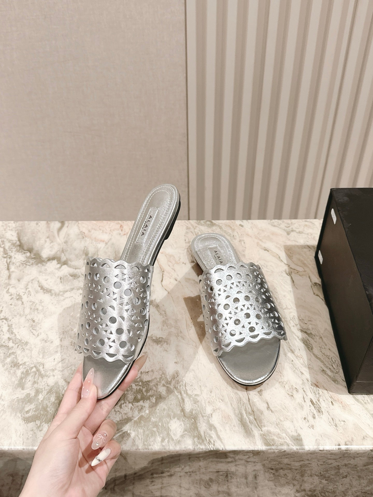 Alaia 2025 Vienne Slippers Silver Lambskin 293656