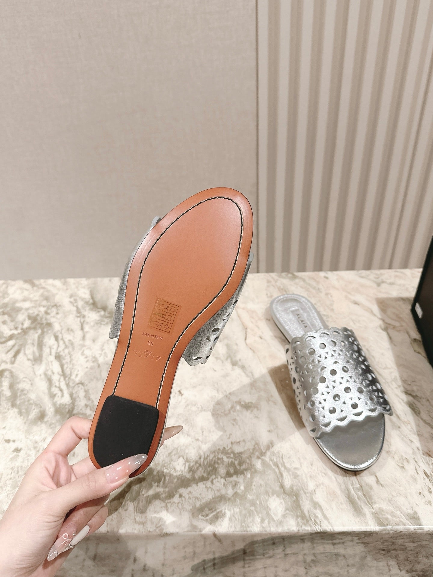 Alaia 2025 Vienne Slippers Silver Lambskin 293656