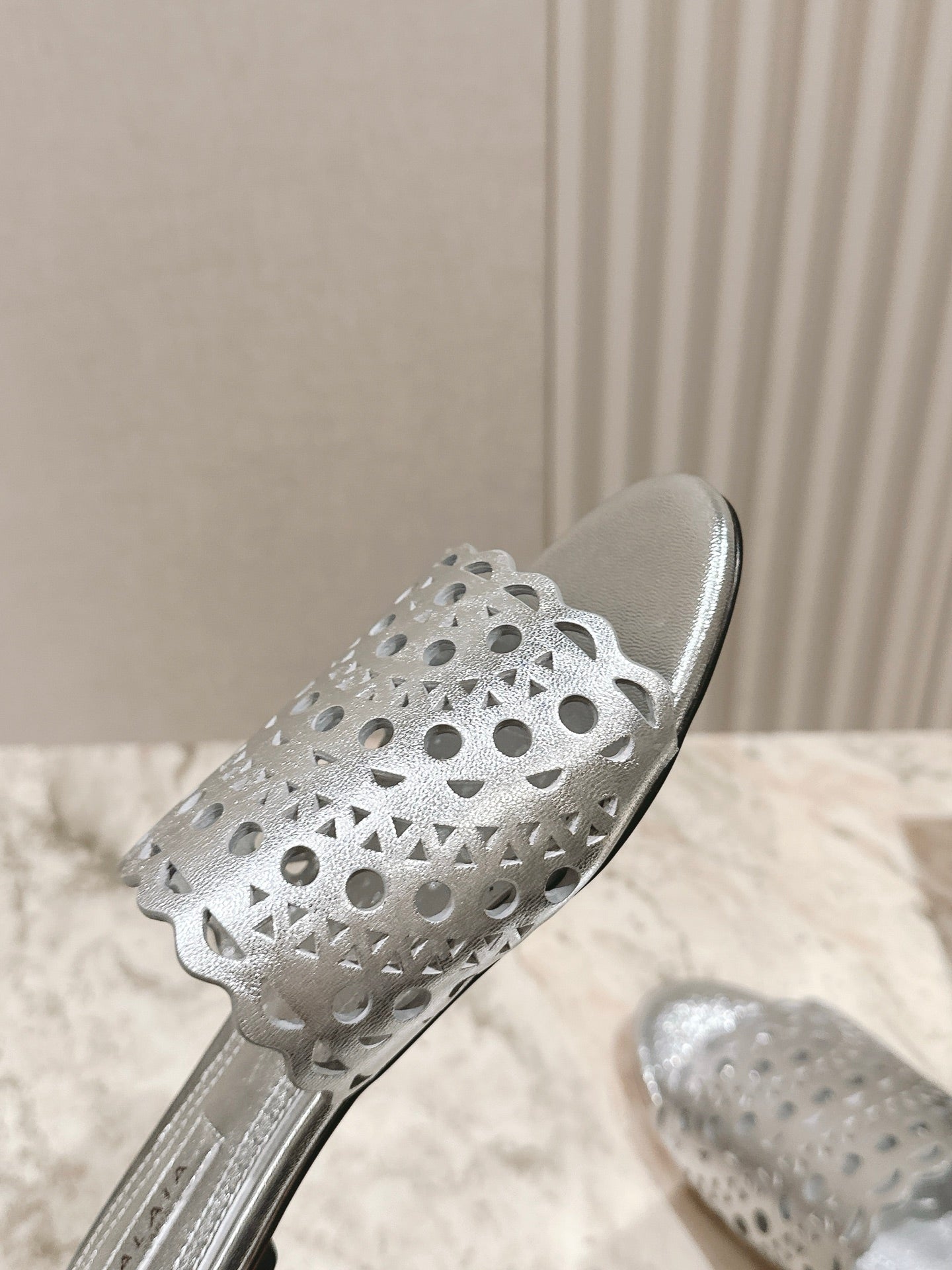 Alaia 2025 Vienne Slippers Silver Lambskin 293656