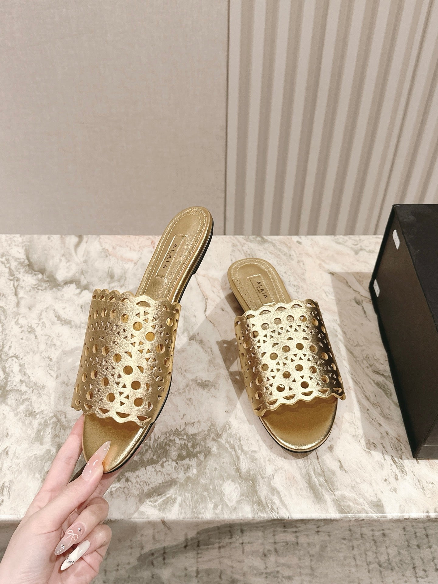 Alaia 2025 Vienne Slippers Gold Lambskin 293657