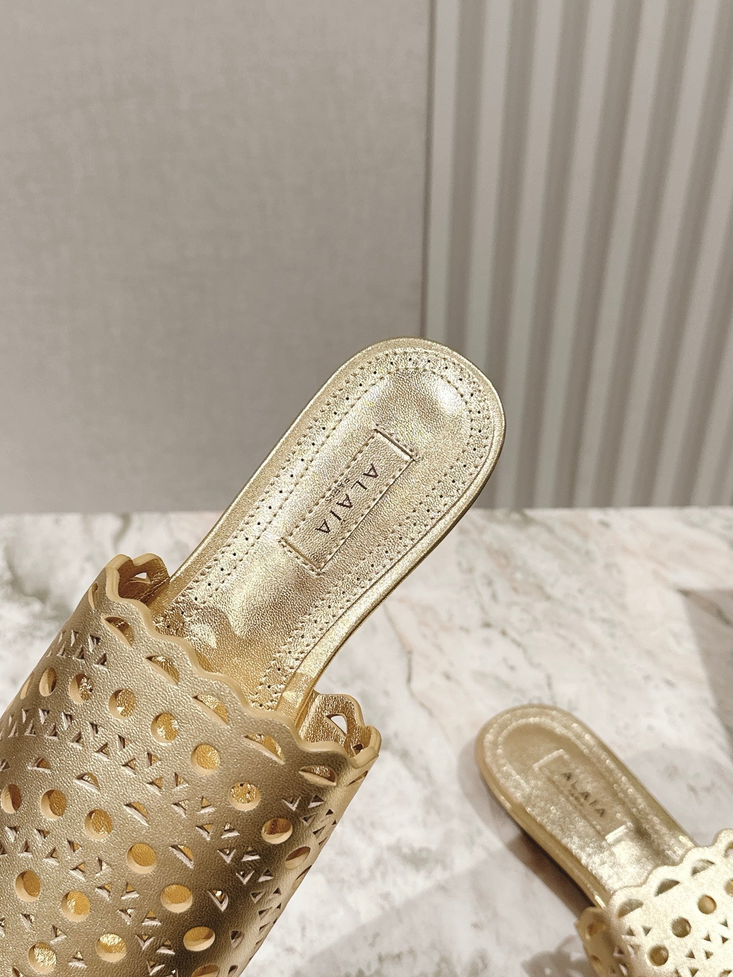 Alaia 2025 Vienne Slippers Gold Lambskin 293657