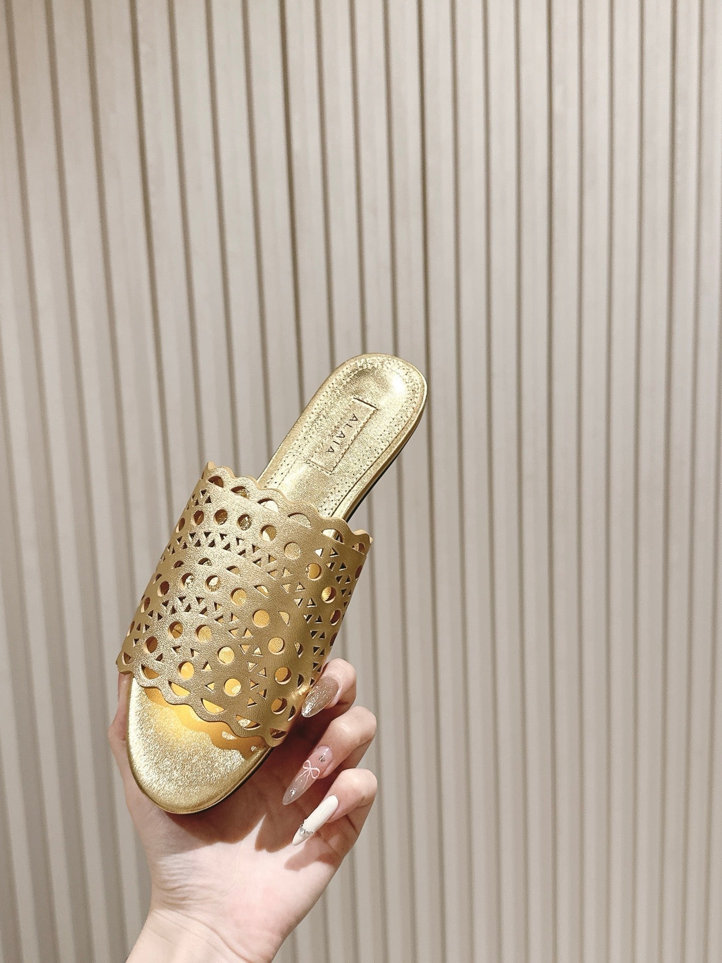 Alaia 2025 Vienne Slippers Gold Lambskin 293657