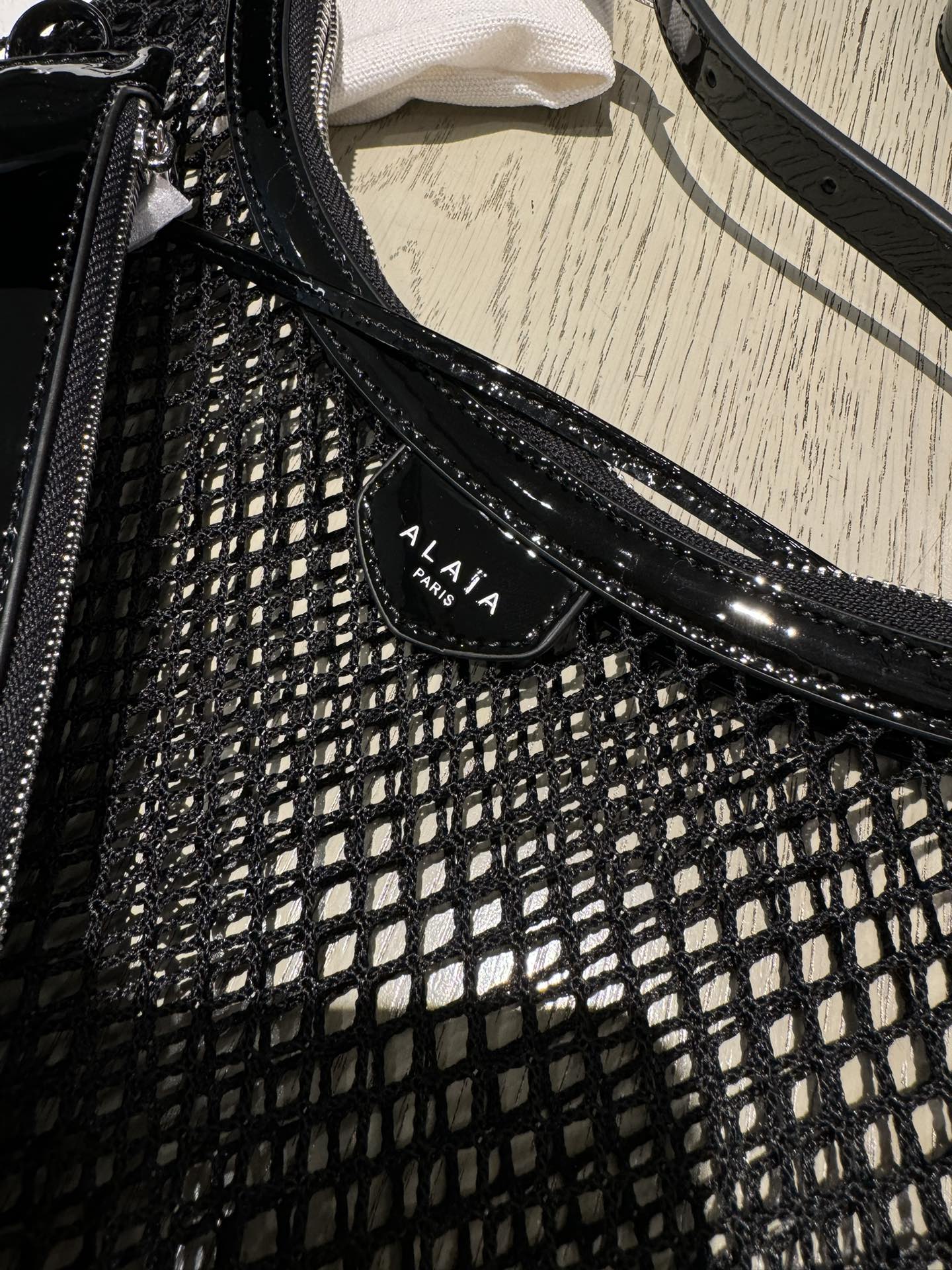 ALAIA ONE PIECE half-moon bag black patent leather 243053