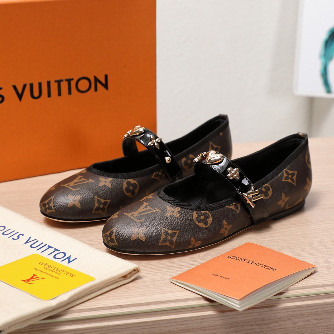 LV 25C Romy Flat Caramel Brown Monogram With gold logo Sheepskin 218308