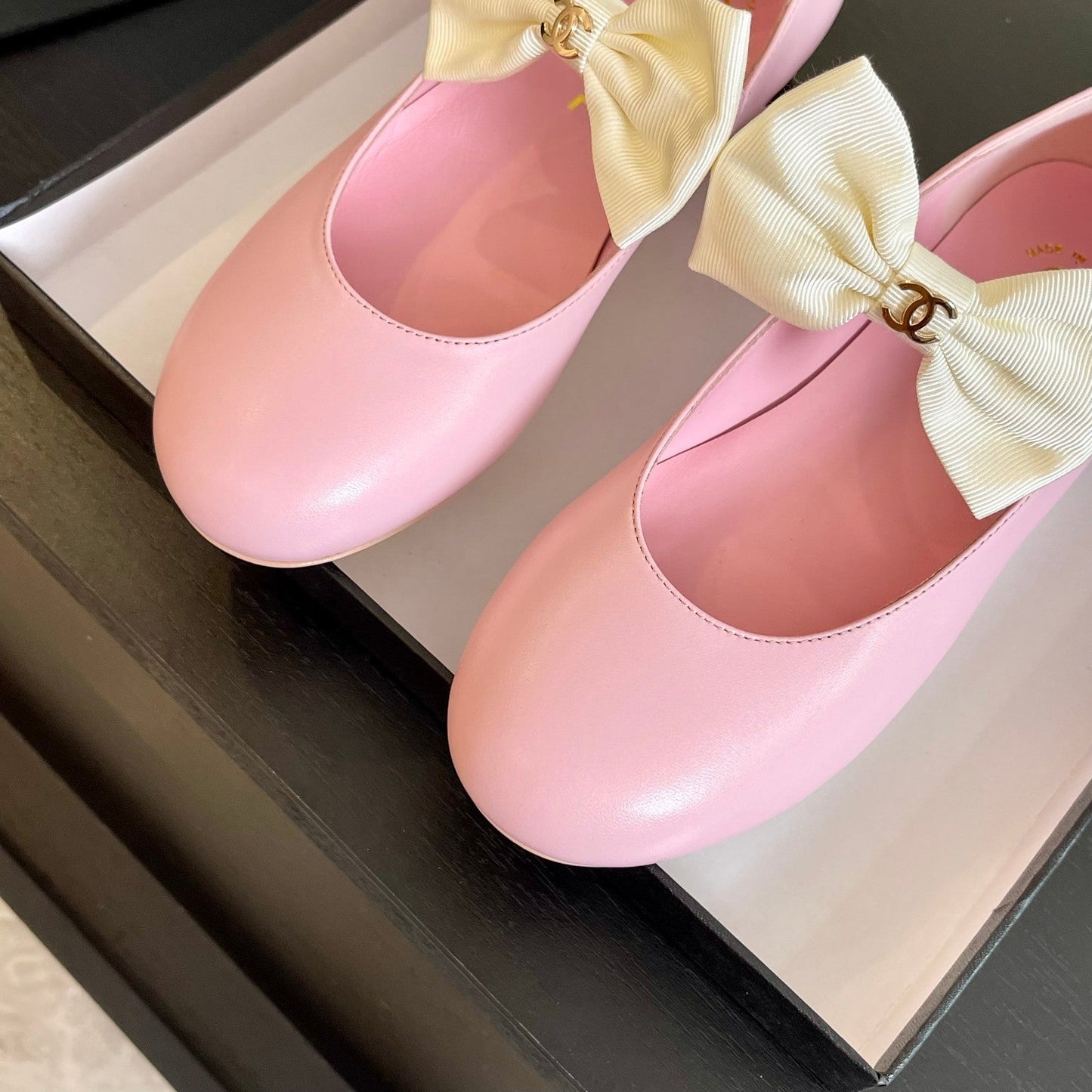 BALLET FLAT LIGHT PINK LAMBSKIN WITH WHITE BOW