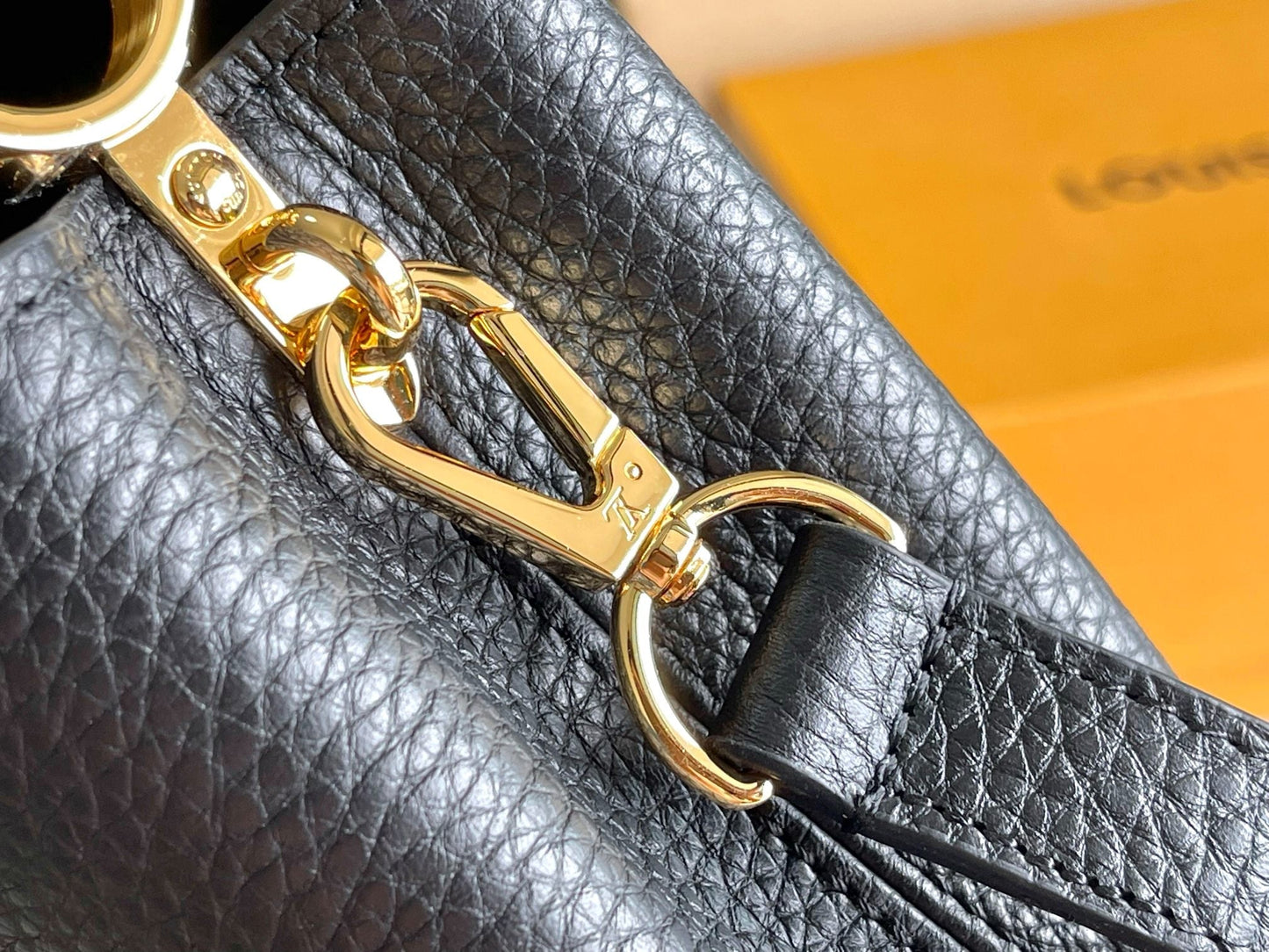 CAPUCINES MINI 21 BLACK TAURILLON GOLD HARDWARE