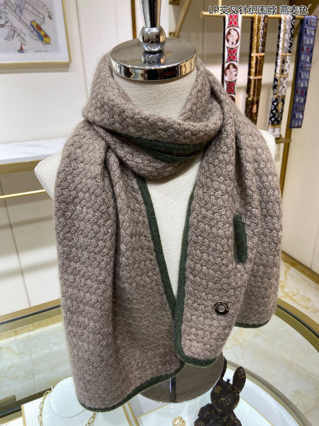 LP Scarf 125 CM In Earth Brown With Dark Green Border Cashmere 201758