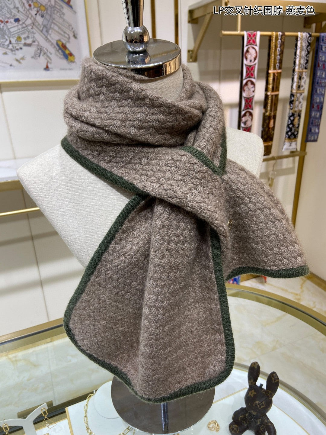 LP Scarf 125 CM In Earth Brown With Dark Green Border Cashmere 201758
