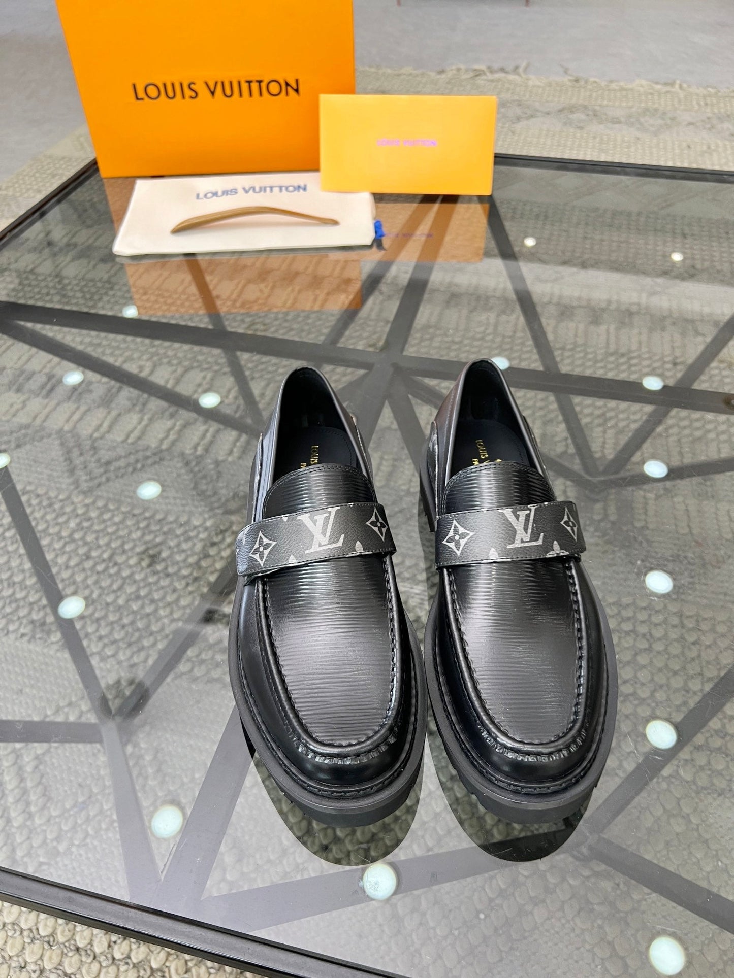 LV LOAFERS BLACK PLAIN CALFSKIN WITH MONOGRAM STRAP