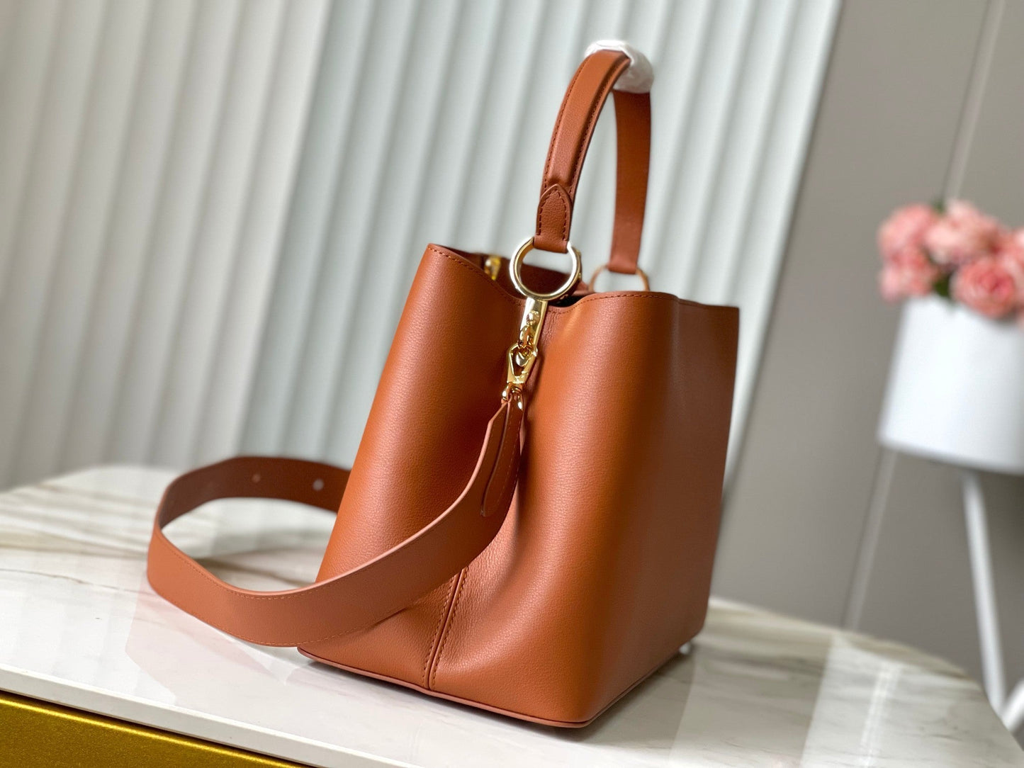 CAPUCINES GM 38CM BROWN ORANGE TAURILLON LEATHER