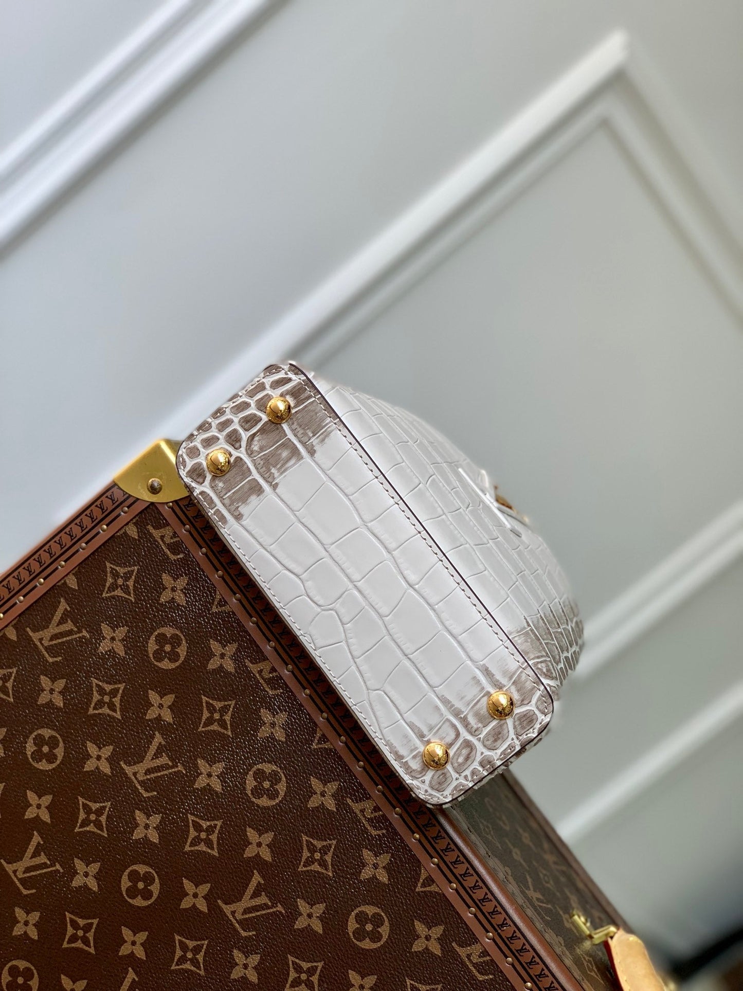 CAPUCINES MINI 21 WHITE GREY CROCODILE EMBOSSED CALFSKIN GOLD HARDWARE