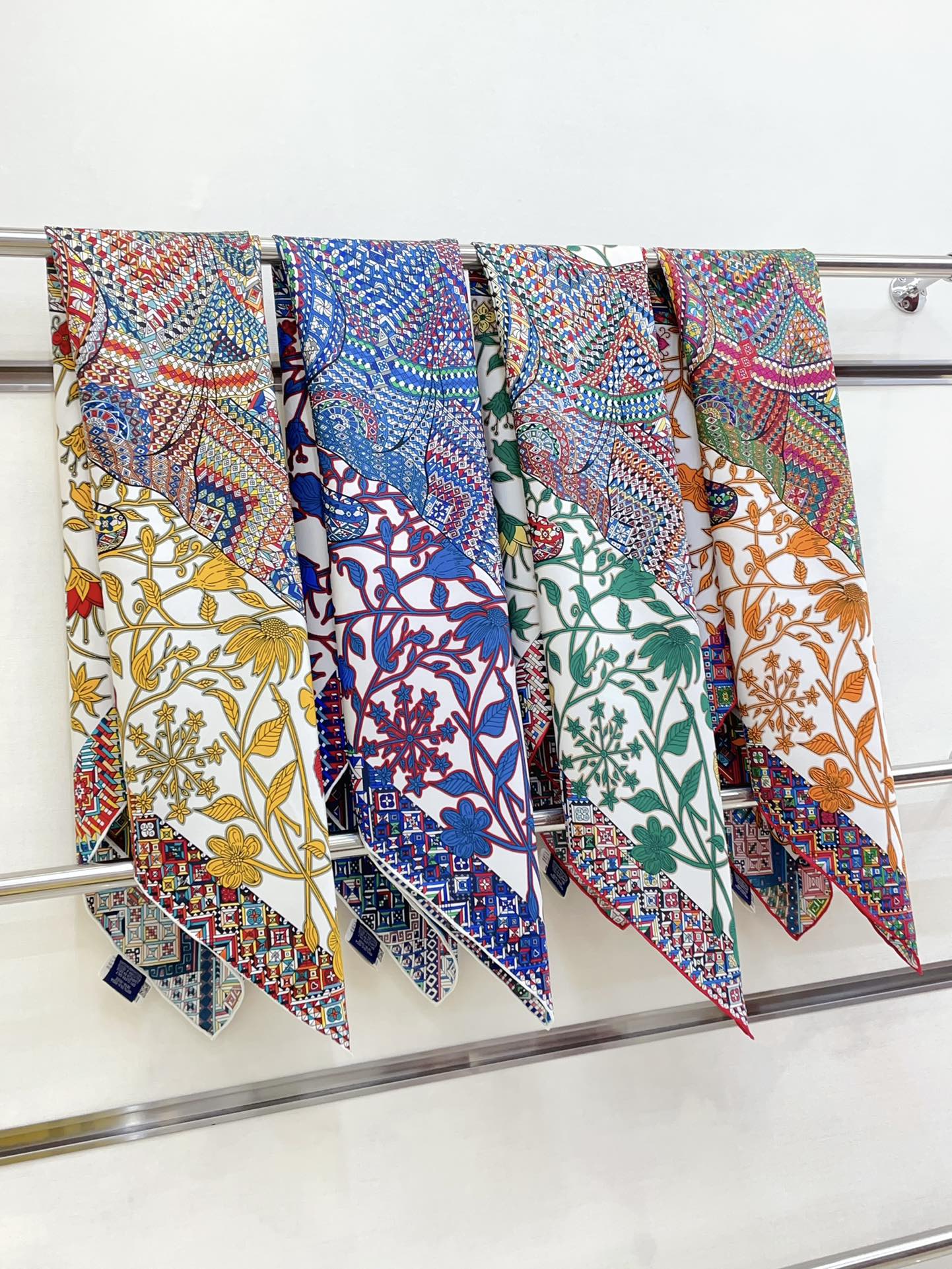 Le Jaguar Et Le Colibri Shawl 90 CM In Orange Colorful Silk Twill 274209