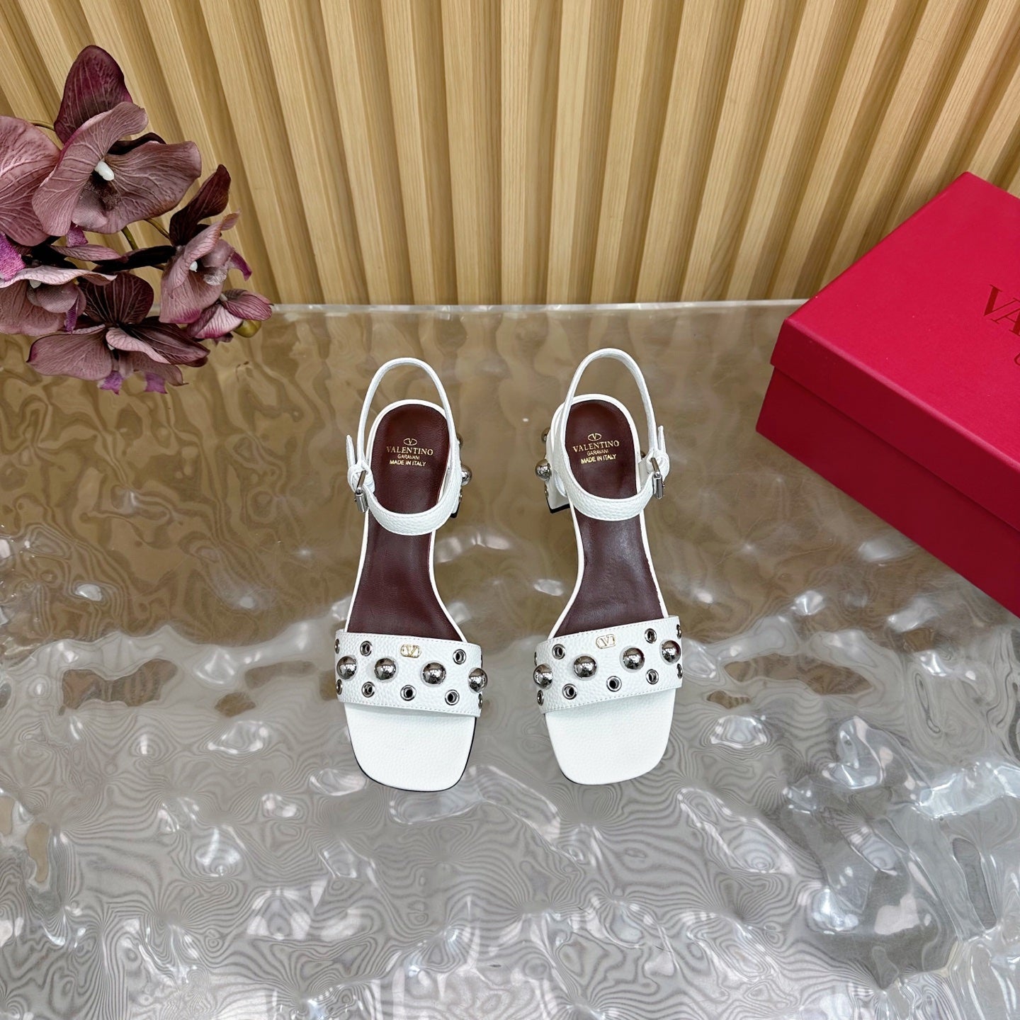 VT 25 Rivet Steel Beads Slingback White Lambskin 325204
