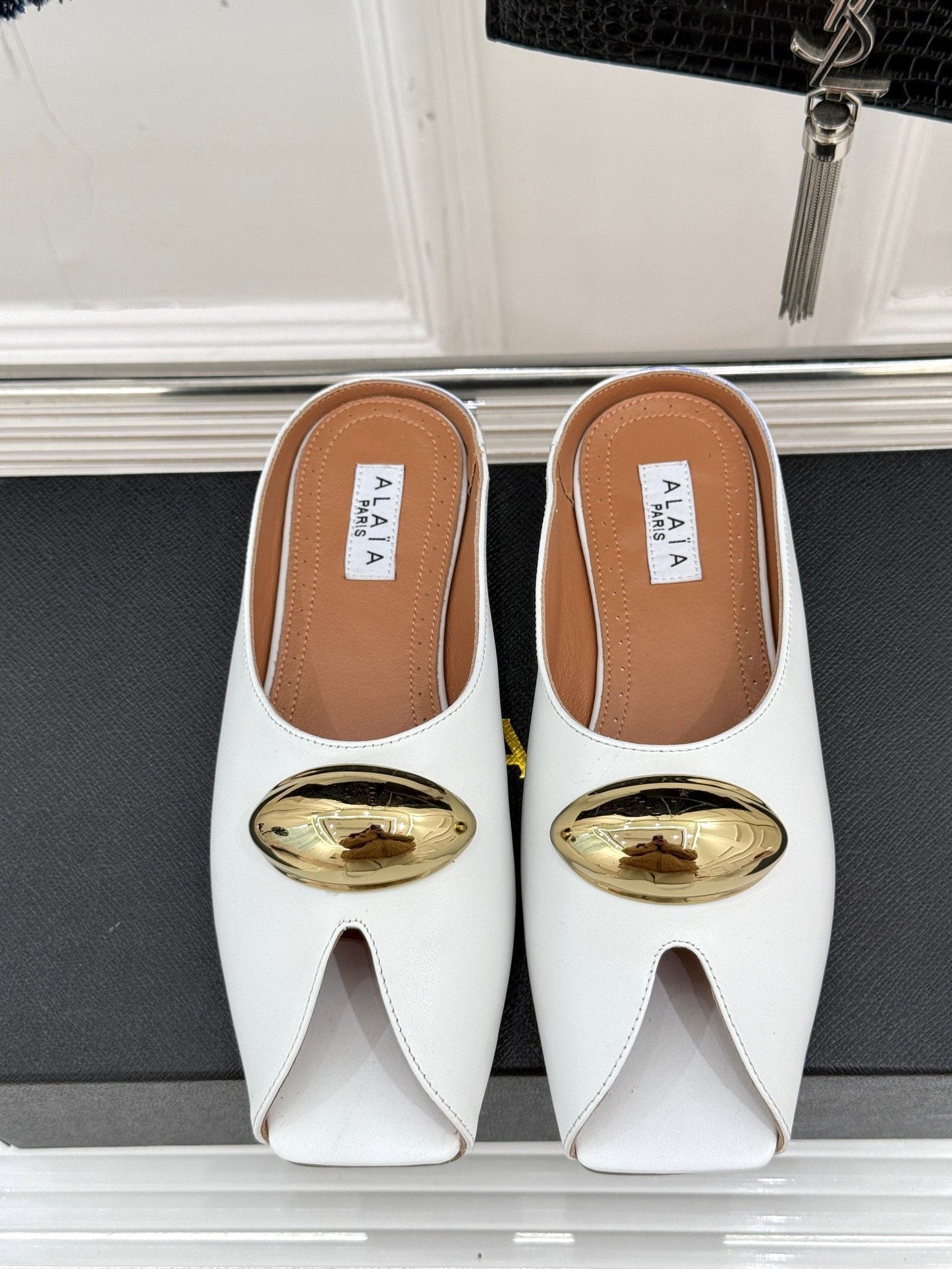 Alaia Slipper With Gold Hardware White Calfskin 293200