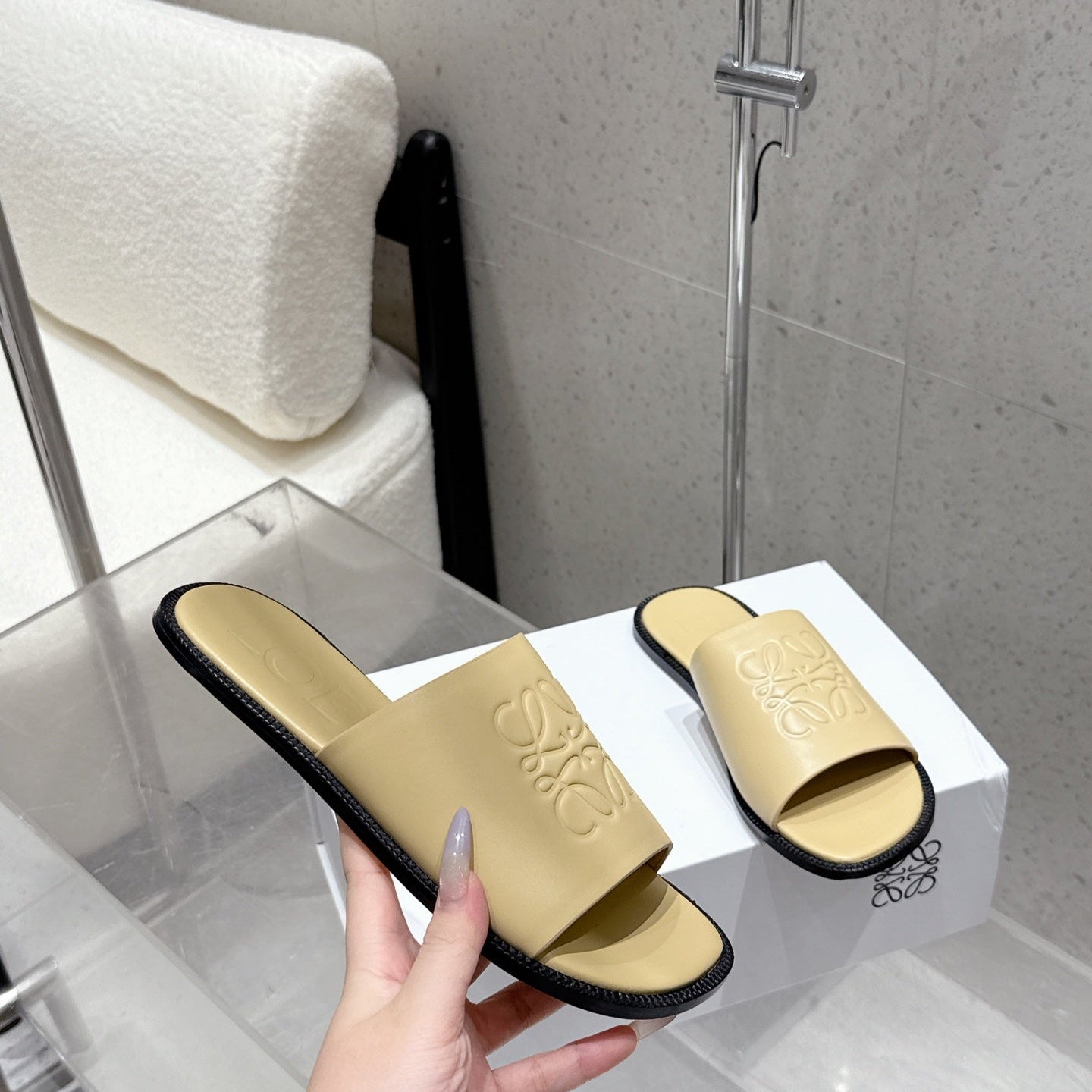 Loewe 25 flat slippers beige calfskin