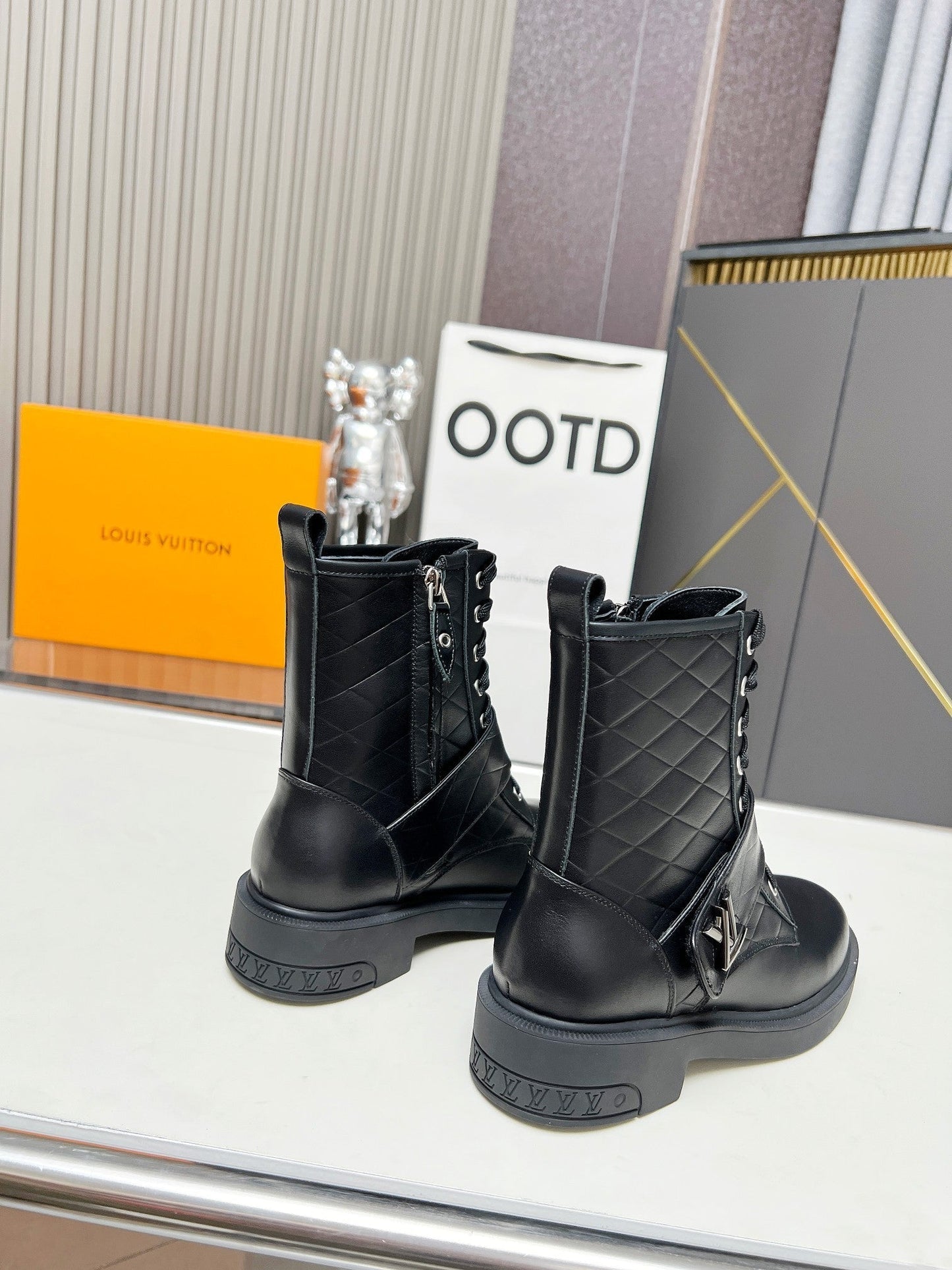 LV Citizen Flat Ranger Boot Plain Black Calfskin