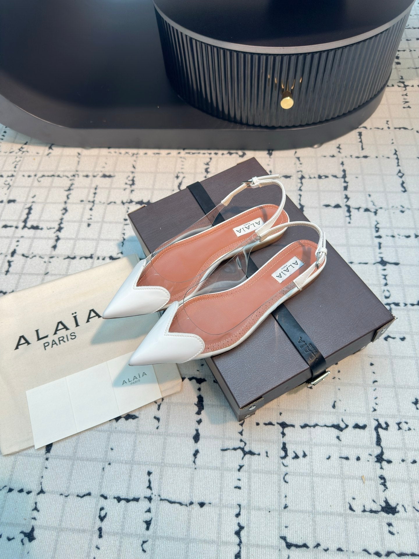 Alaia Heart Flat Slingbacks White Sheepskin 800937