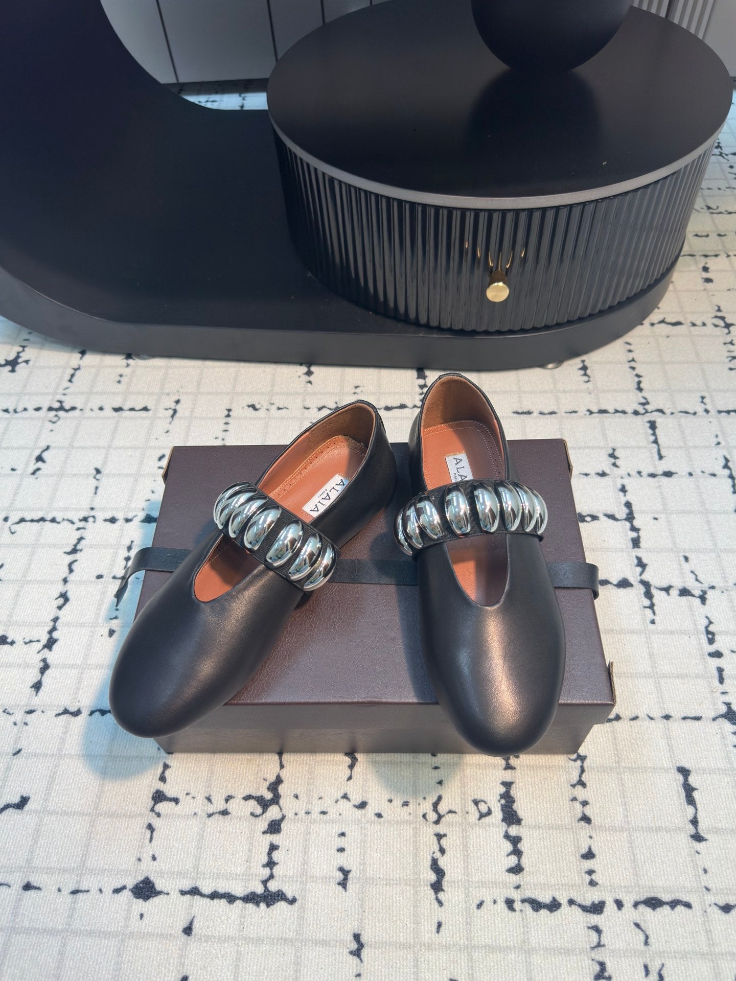 Alaila Ballet Flats In Black Cowhide 895229
