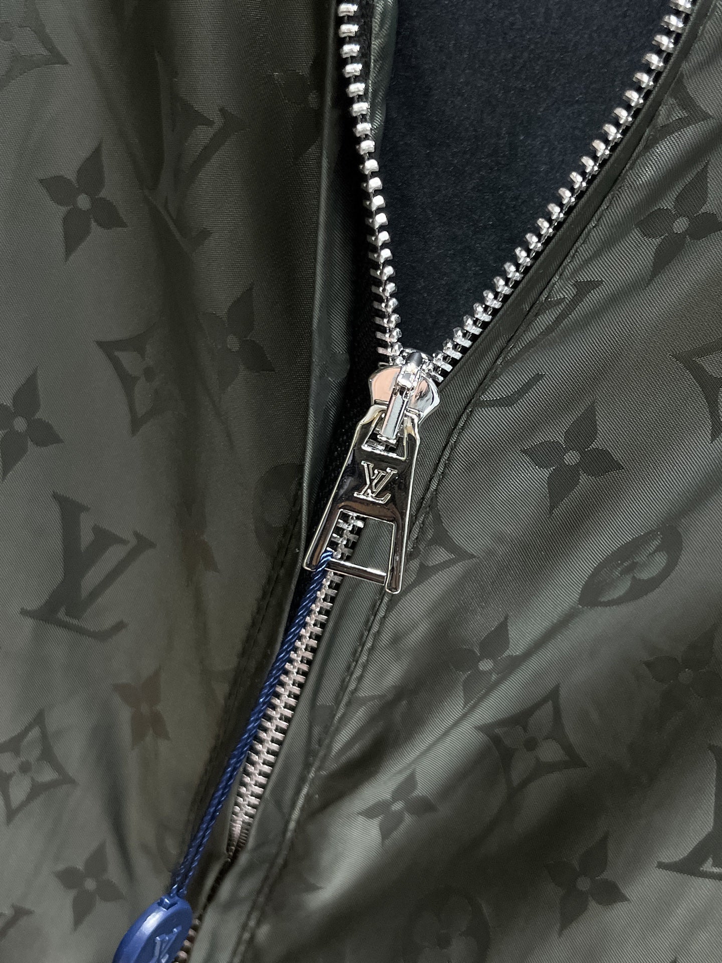 LV ARMY GREEN JACKET 239569