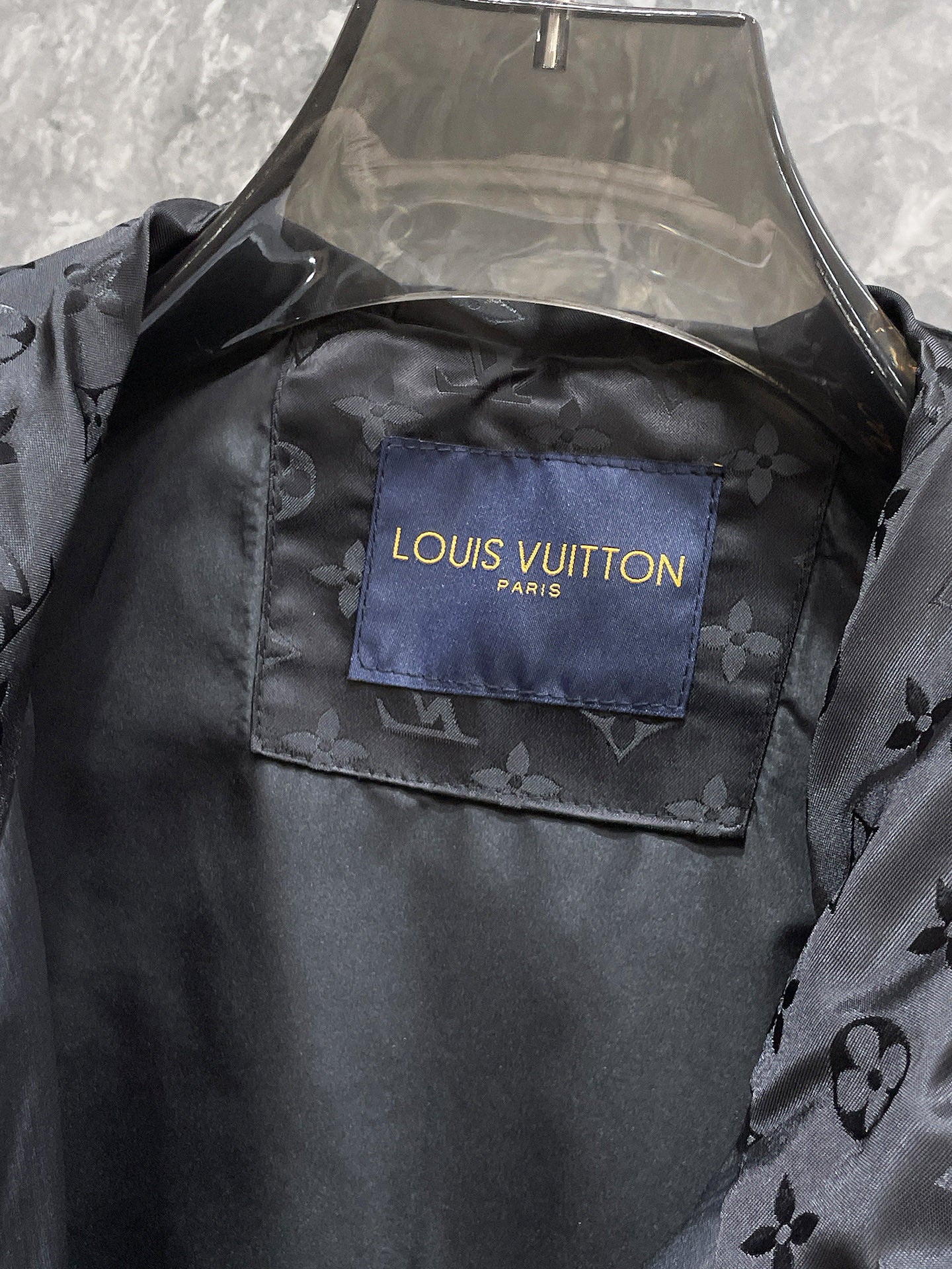 LV BLACK JACKET 239571