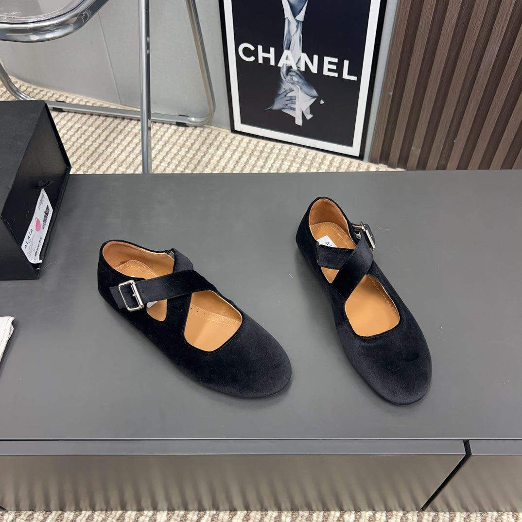 Alaila Criss Cross Ballet Flats In Black Velvet 996039