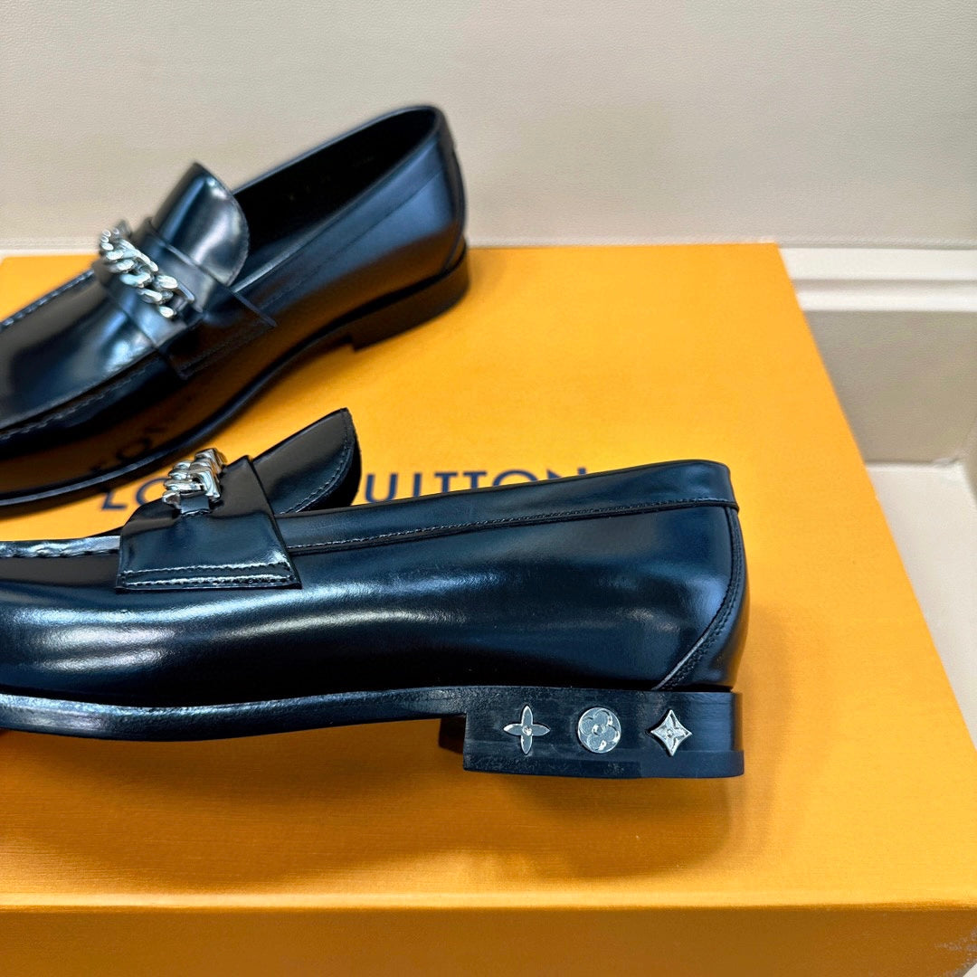 LV MAJOR LOAFER IN BLACK CALFSKIN WITH CHAIN