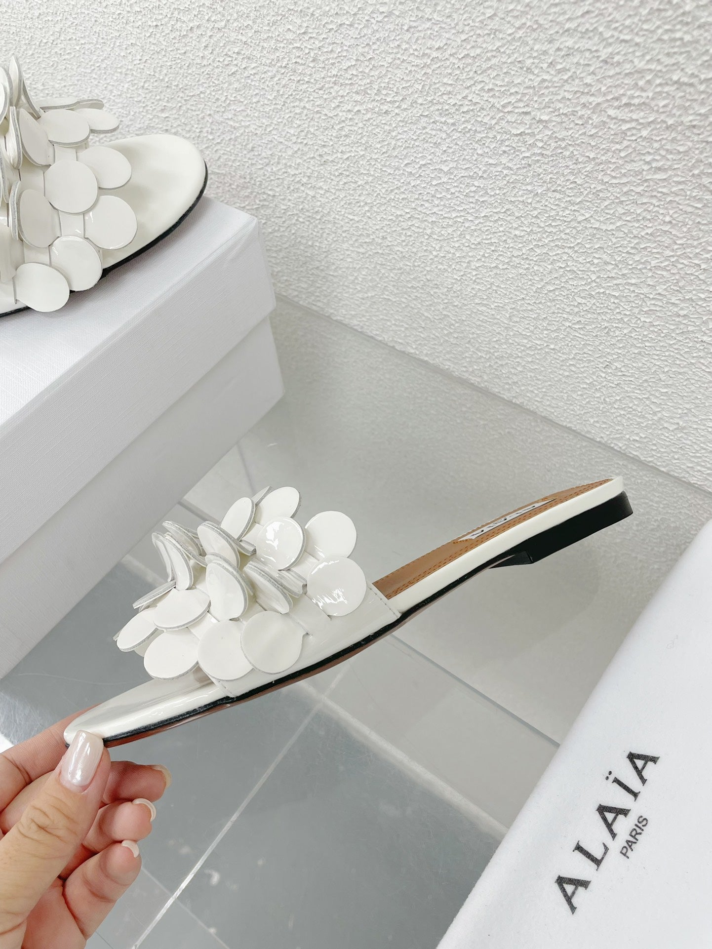 alaia sandal mule flower white pantent lambskin