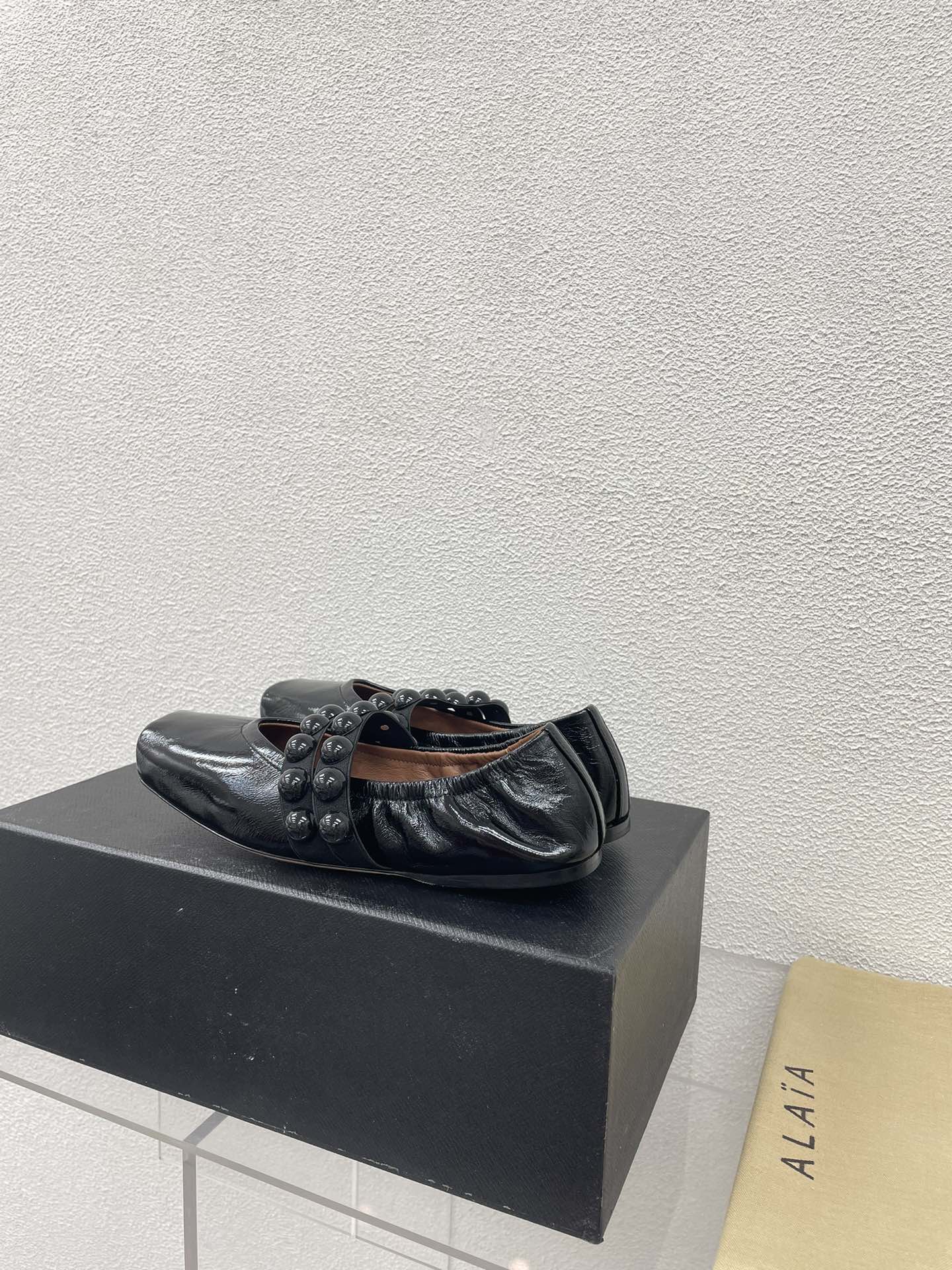 ALAIA MARY JANE PEARL IN GLOSSY BLACK LAMBSKIN