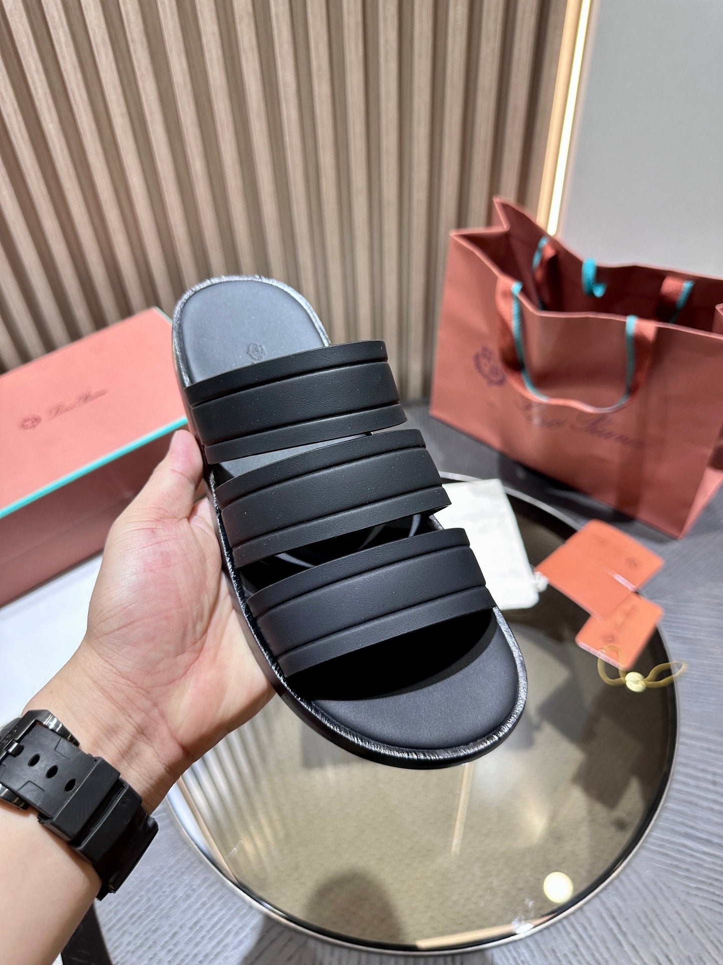 LP NAHA SANDAL BLACK LAMBSKIN