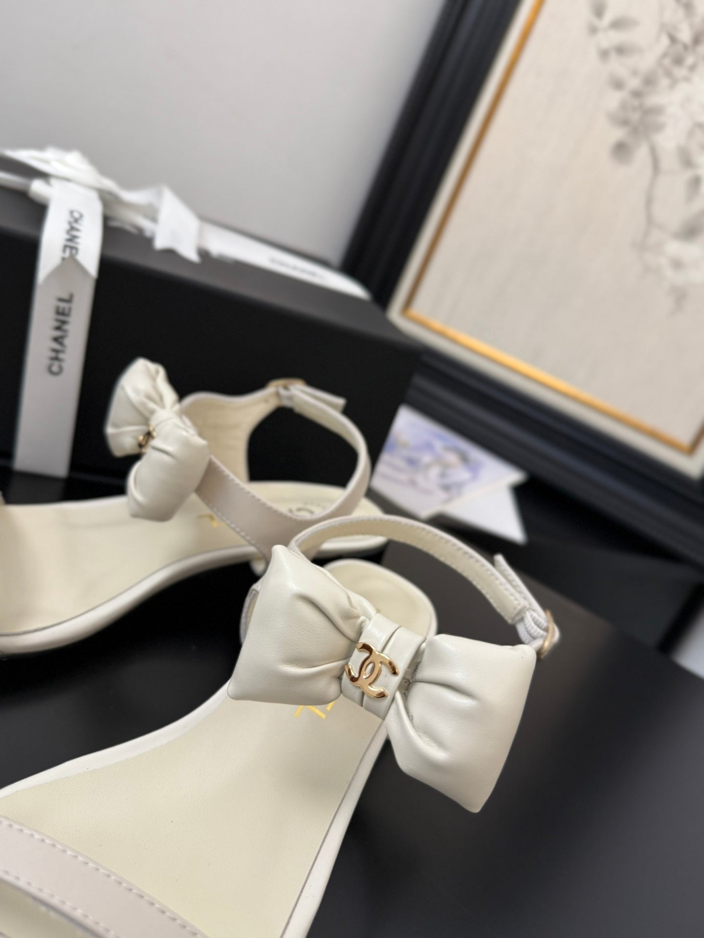CC 25 Bow Attached Sandals Black Sheepskin 233419