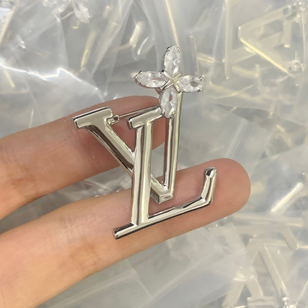 LV Brooch 198611