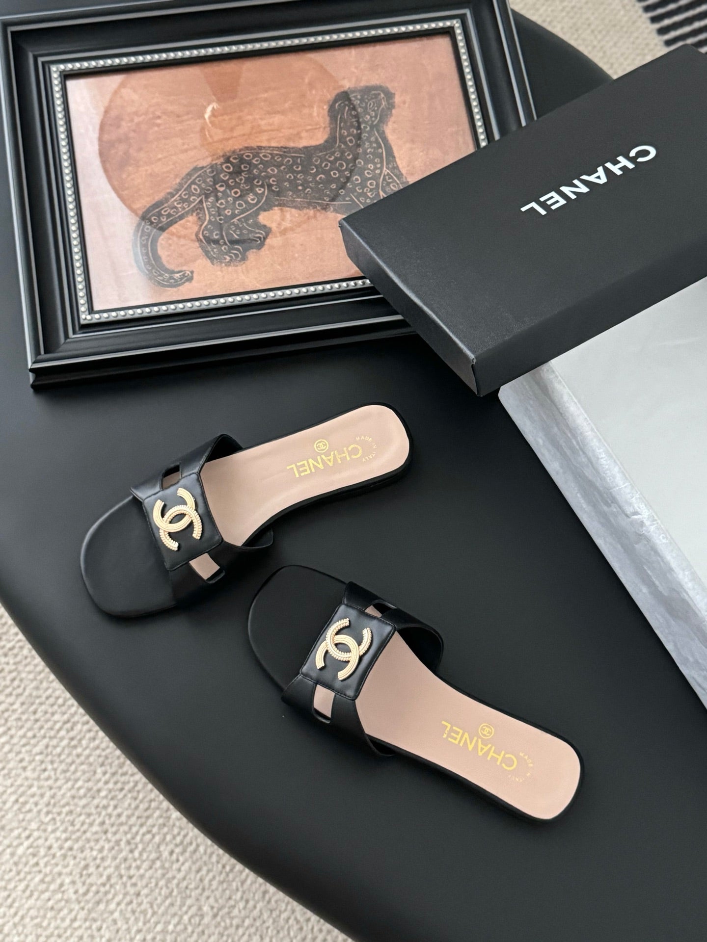 CC 25 Slippers Black Cowhide 305283