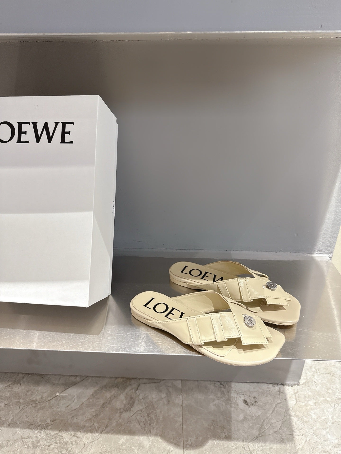 Loewe 25 Toy Panta Toe Thong Beige Sheepskin