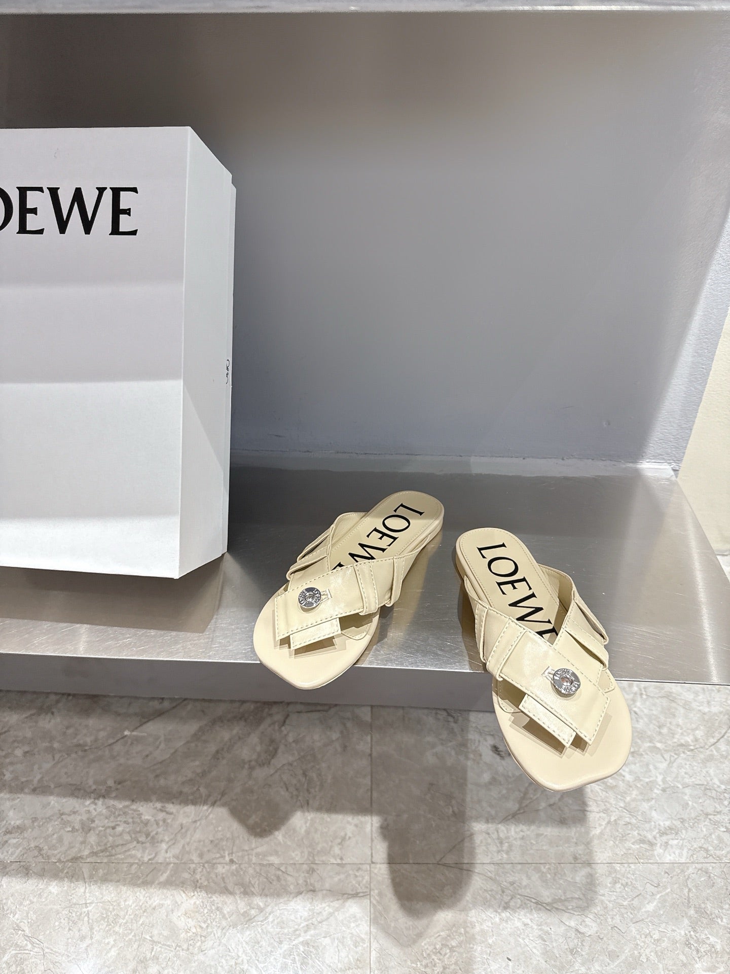 Loewe 25 Toy Panta Toe Thong Beige Sheepskin