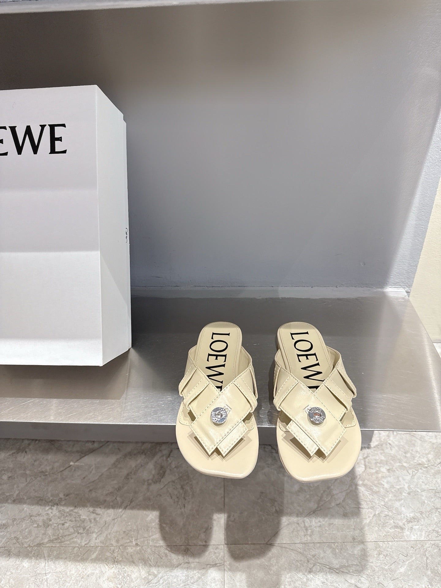 Loewe 25 Toy Panta Toe Thong Beige Sheepskin