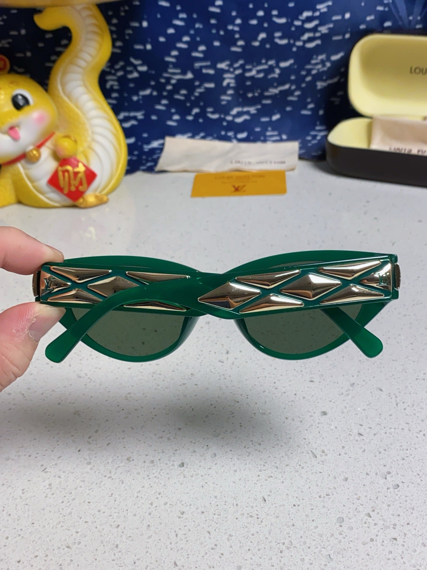 CAT EYE SUNGLASSES 576882 IN GREEN AND GOLD ACETATE
