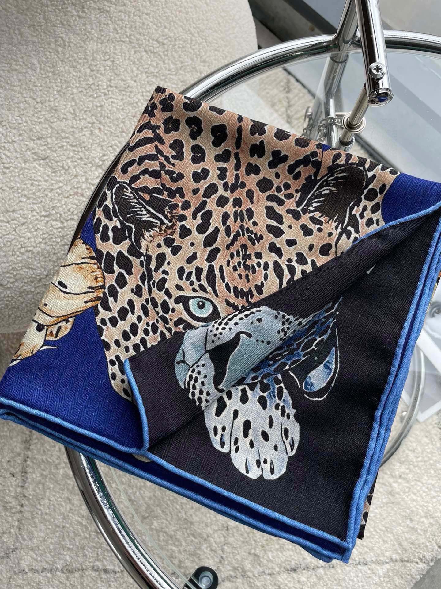 Lazy Leopardesses Scarf 110 CM In Colorful Cashmere Silk 311600