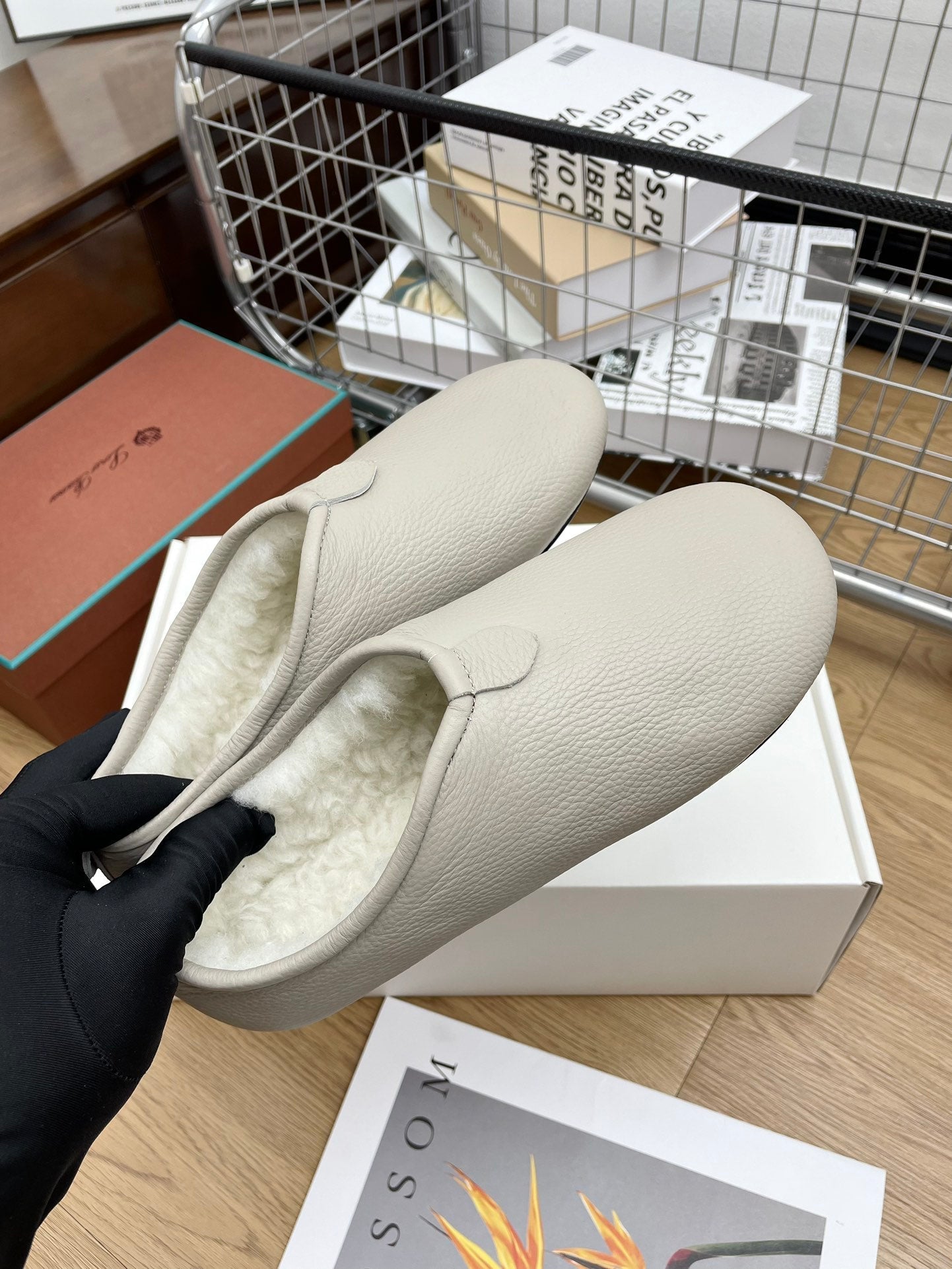 LP Cocooning Floaty Flat Grey White Wool Fleece Lining And Cowhide 989987