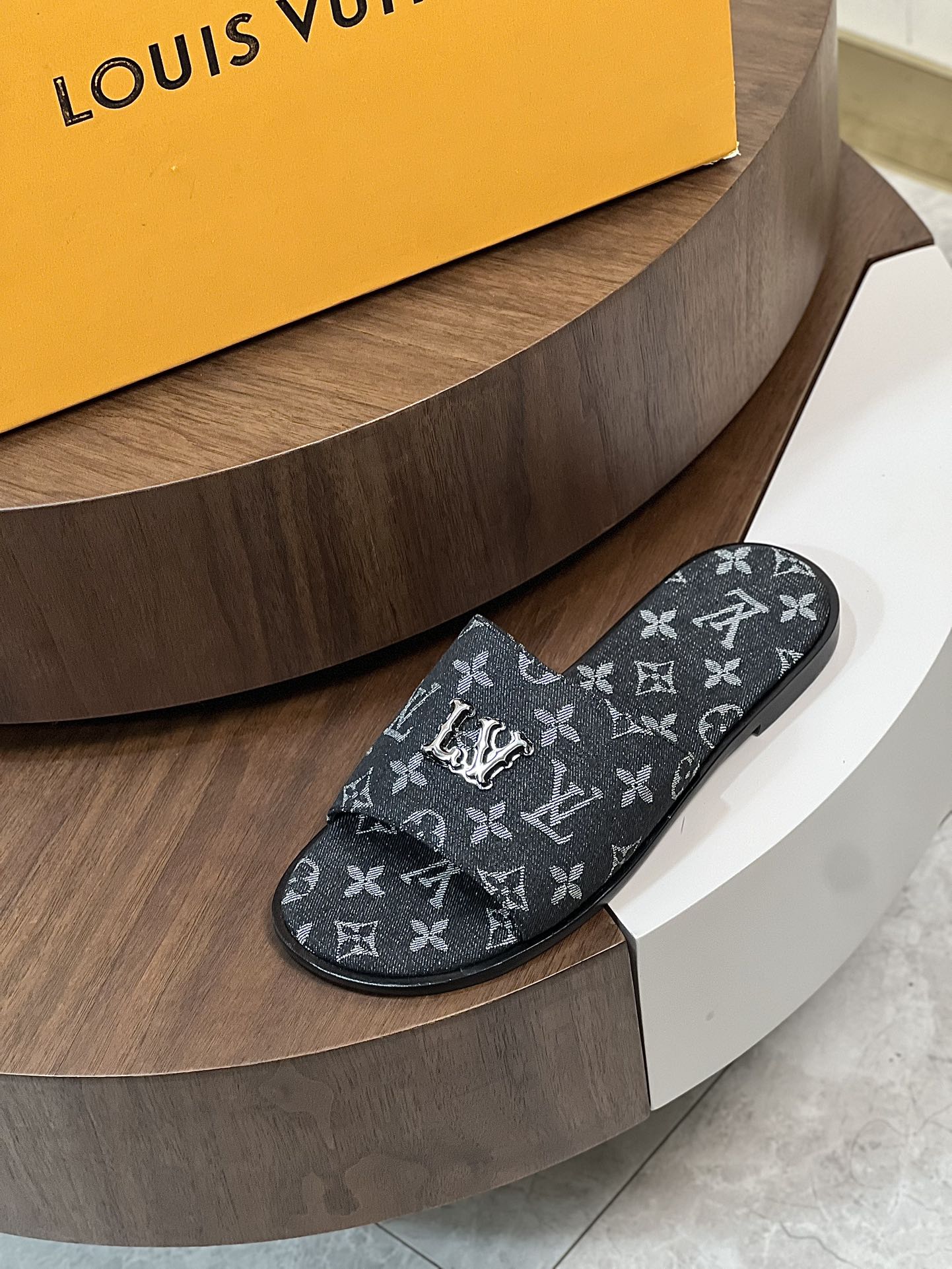 LV OASIS MULE BLACK MONOGRAM DENIM