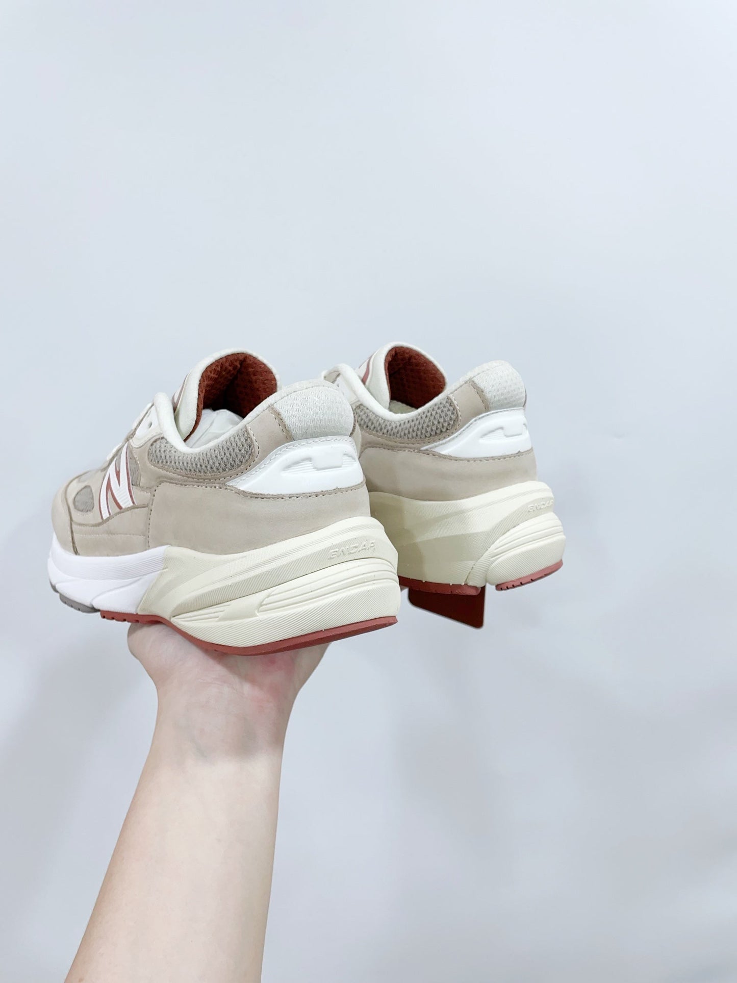 LP x NB 990v6 Sneaker 45mm white grey pink suede and mesh fabric