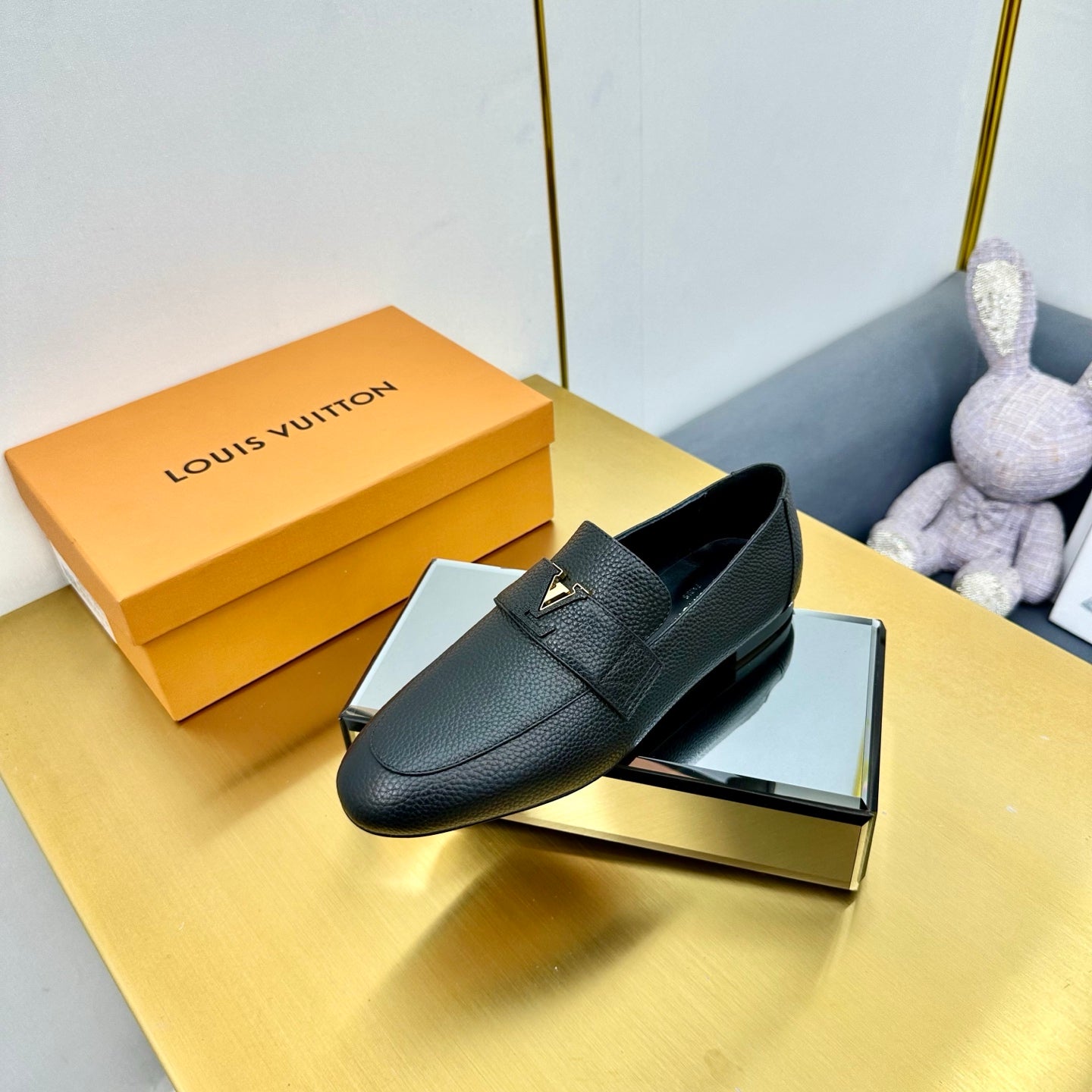 LV 25C Capri Loafer Black Wrinkled Cowhide 219929