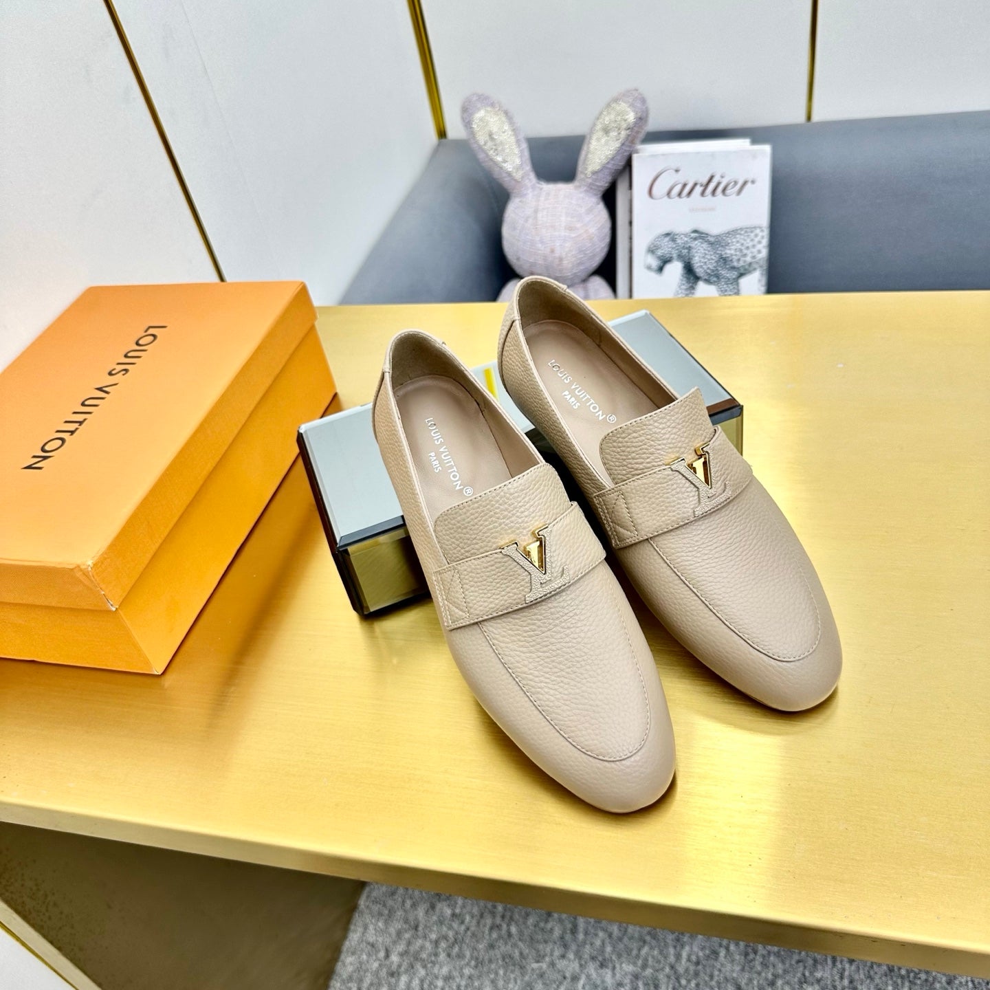 LV 25C Capri Loafer Cream Wrinkled Cowhide 219931