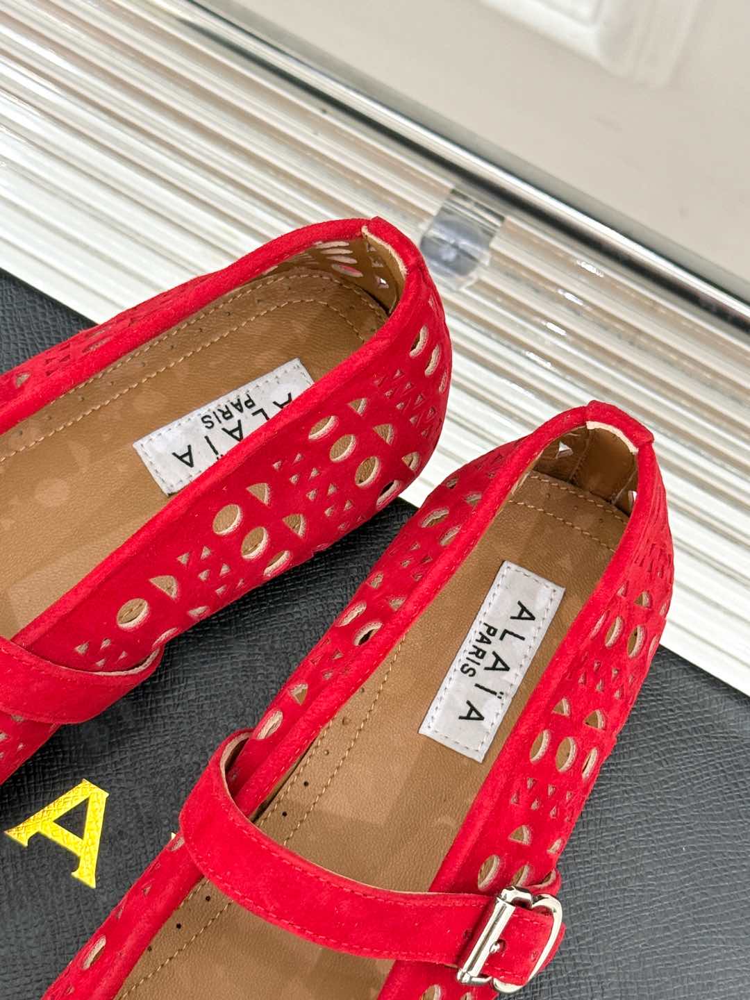 Alaia Women's Ballet Flat Red Suede 293225