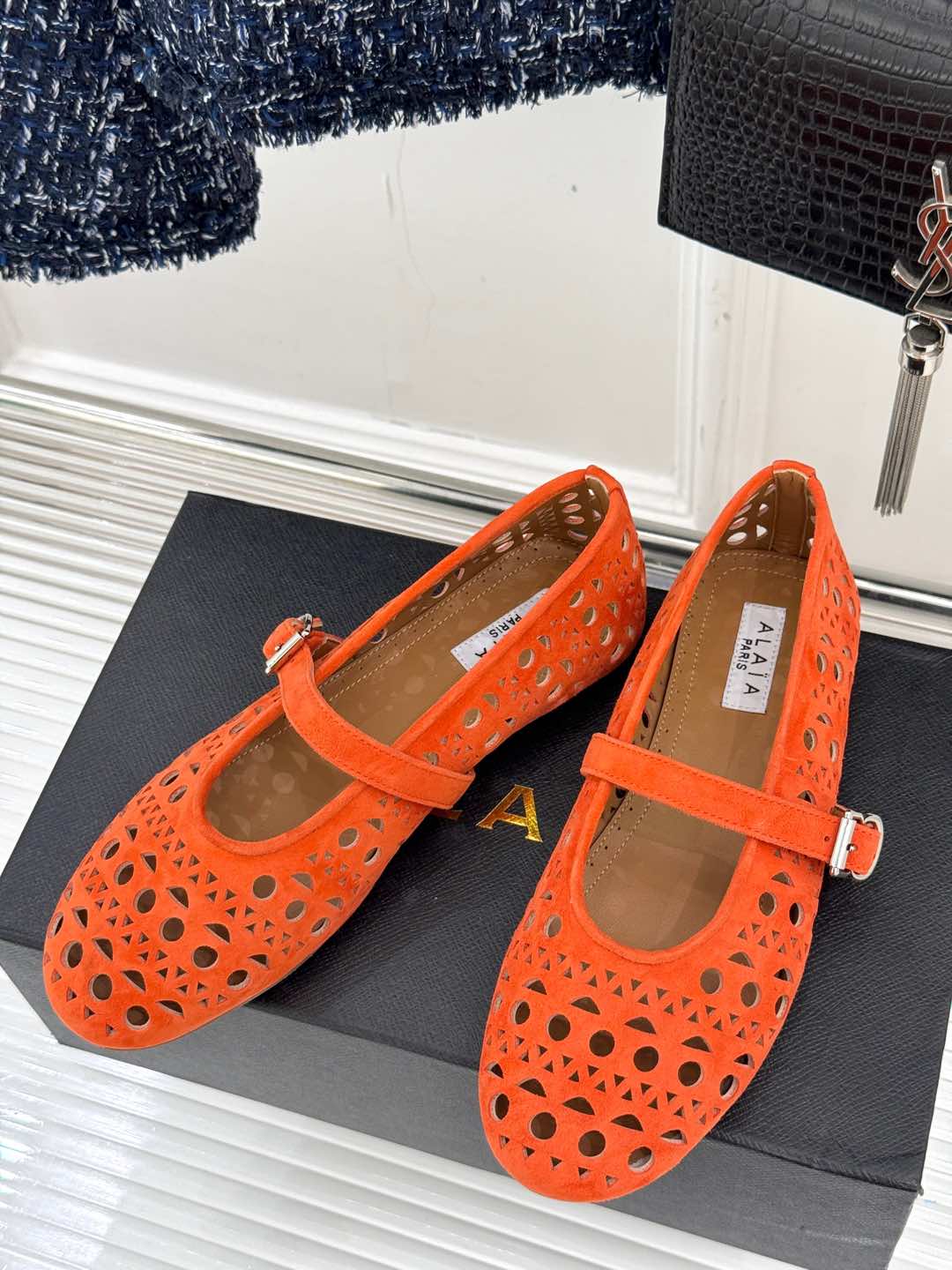 Alaia Women's Ballet Flat Orange Suede 293228