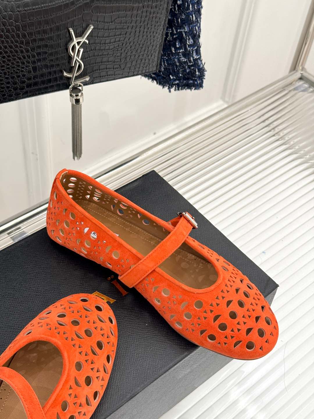Alaia Women's Ballet Flat Orange Suede 293228