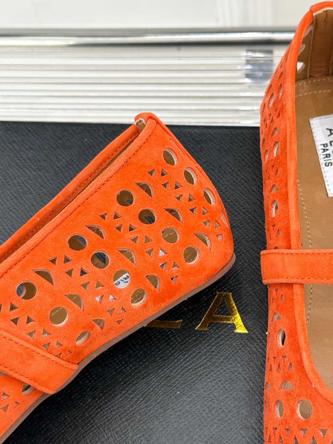 Alaia Women's Ballet Flat Orange Suede 293228
