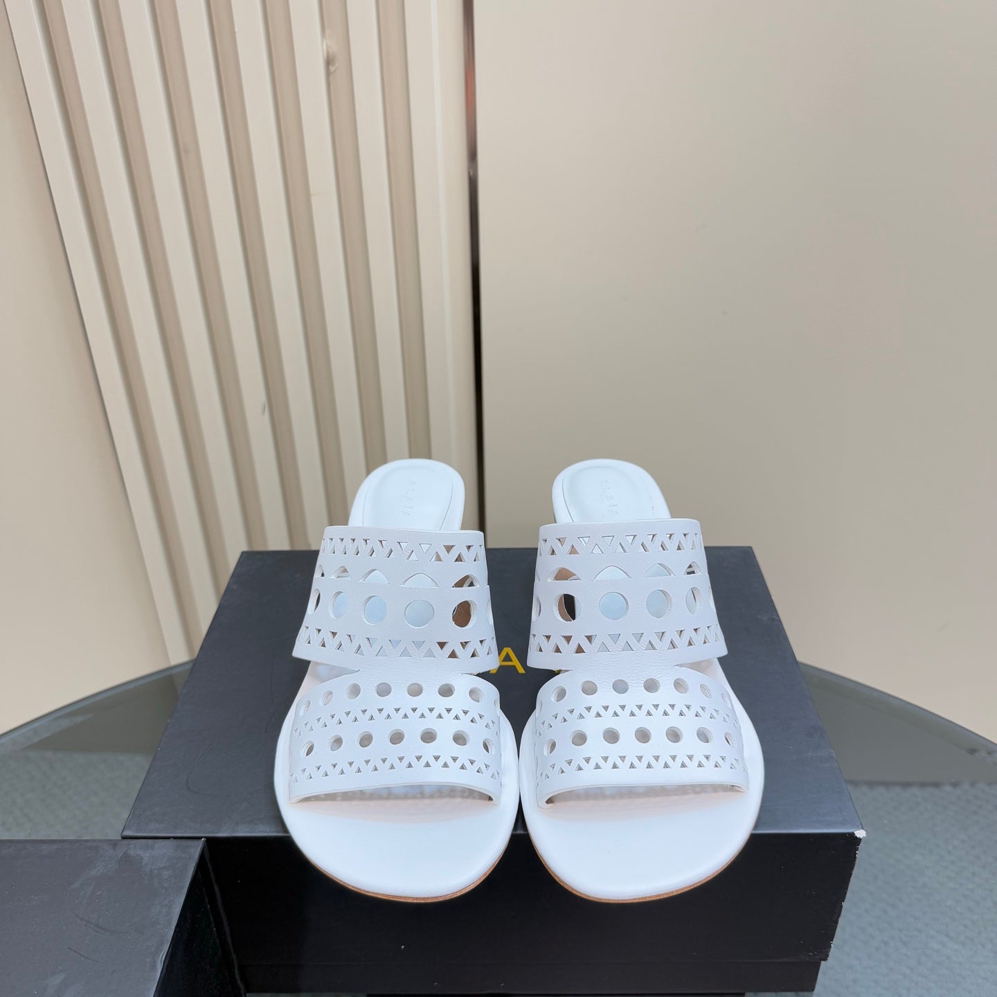 Alaia Vienne Cutout Kitten-Heel Slide Sandals White Sheepskin 299663